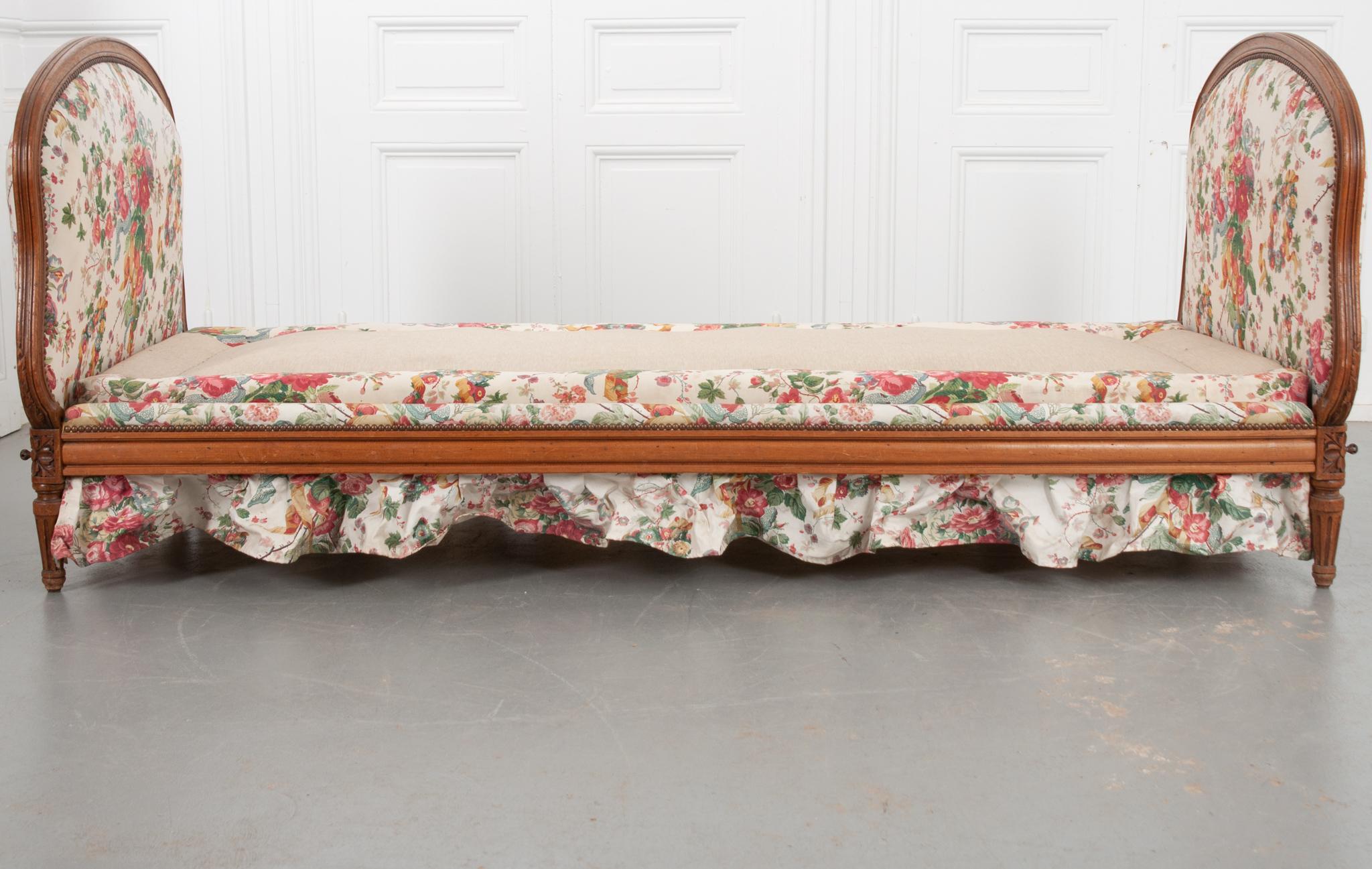 French Louis XVI Style Daybed For Sale 5