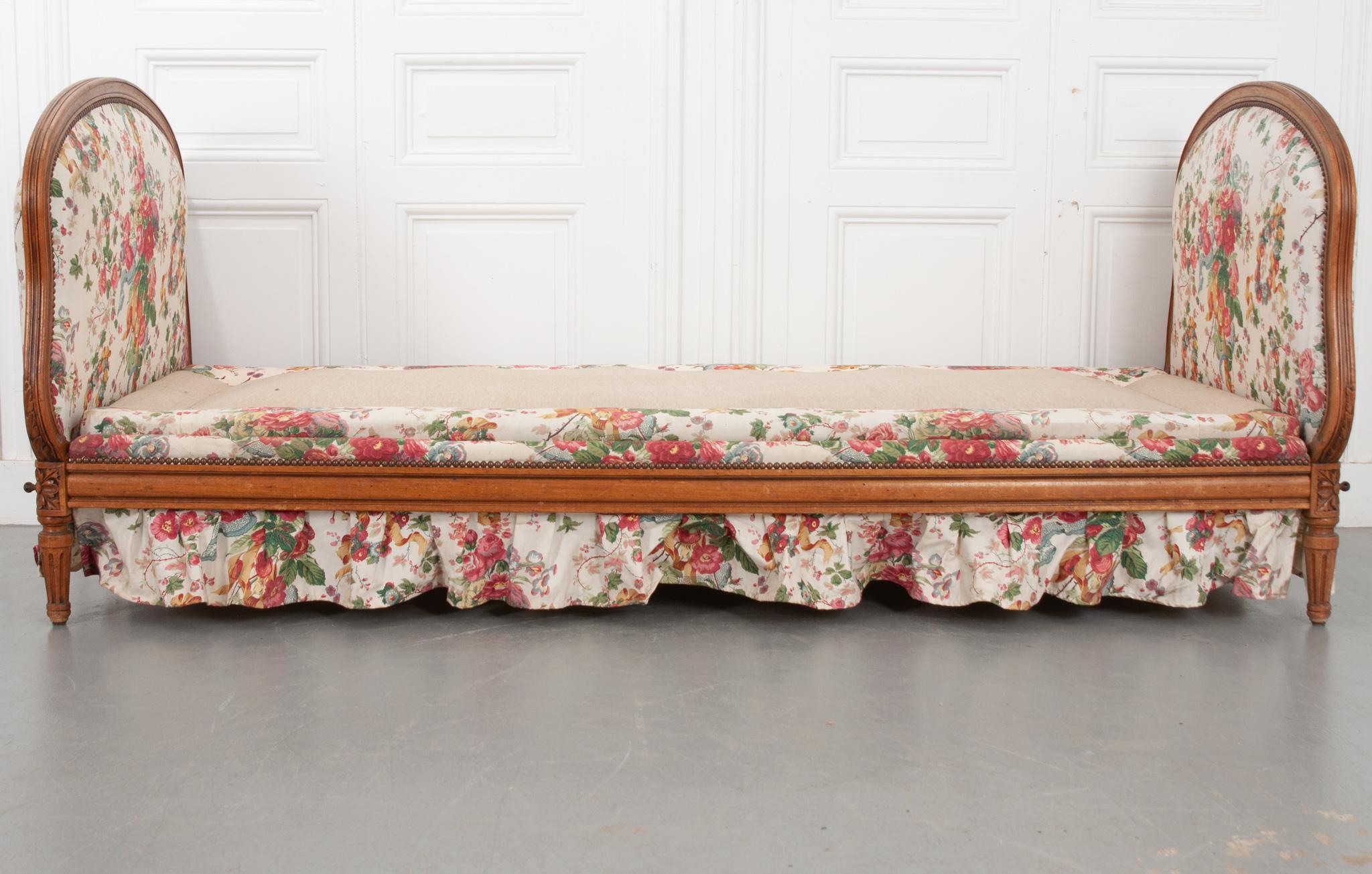19th Century French Louis XVI Style Daybed For Sale