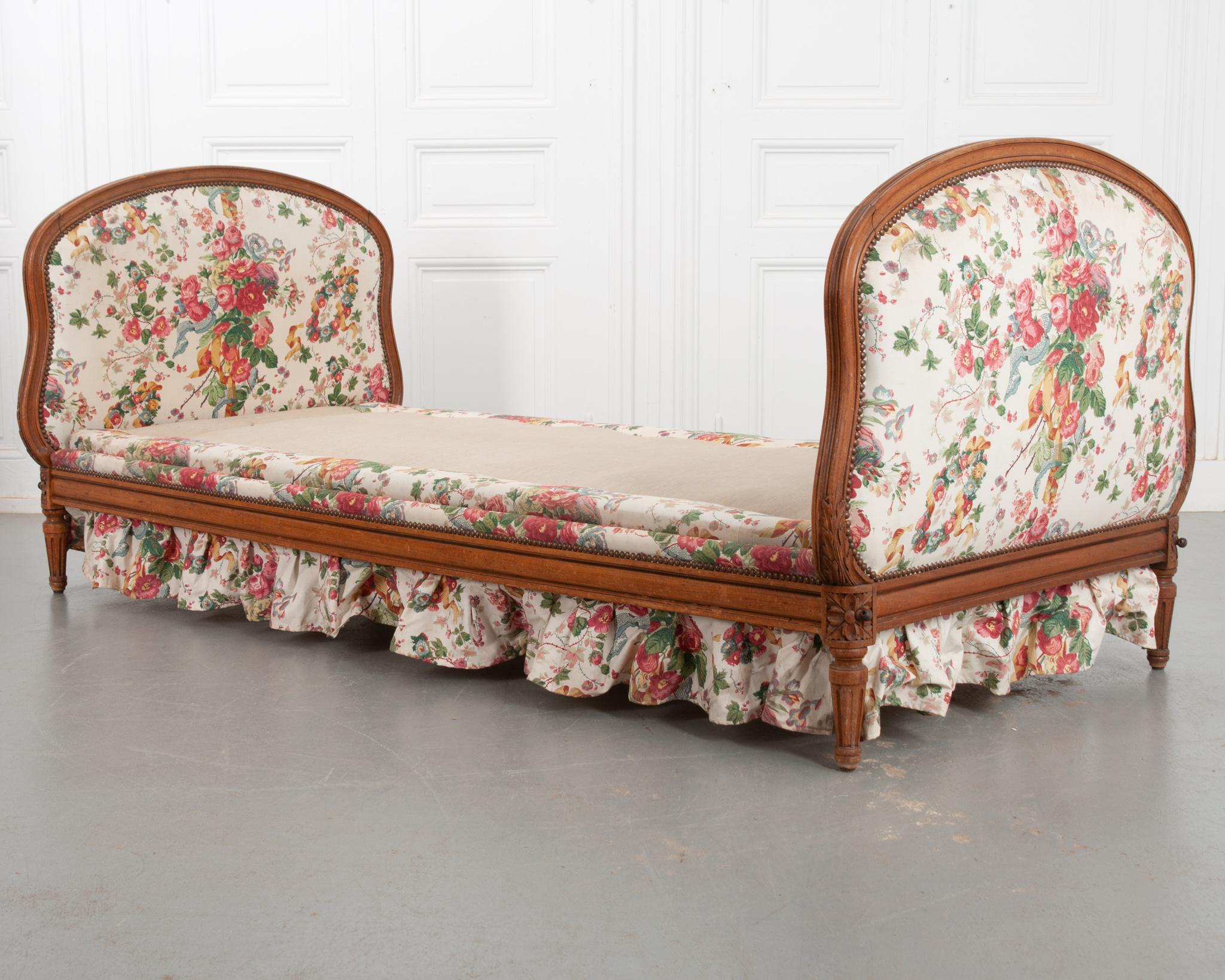 French Louis XVI Style Daybed For Sale 1