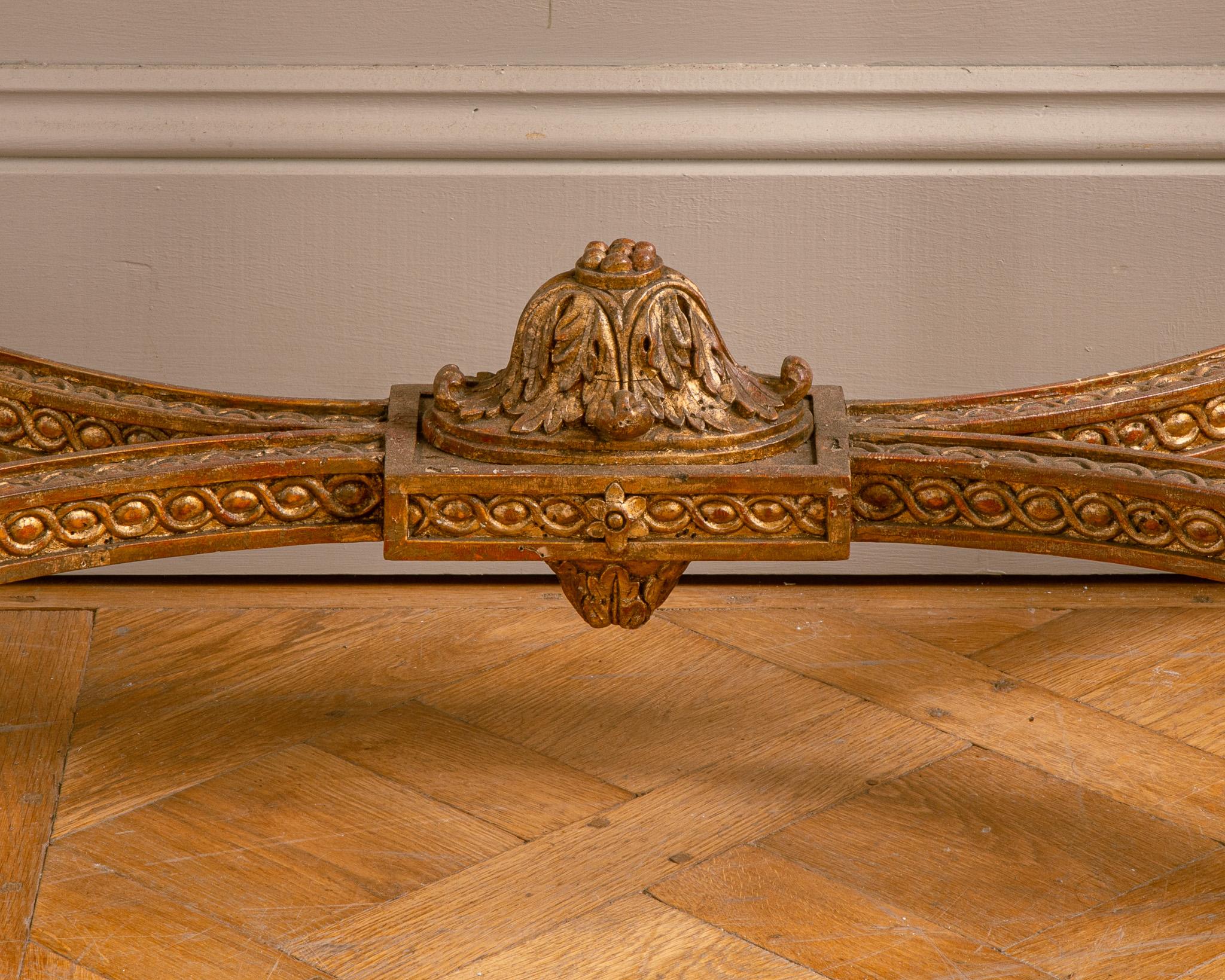 Consola francesa Demi-Lune estilo Luis XVI de La Maison London, tallada a mano en venta 4