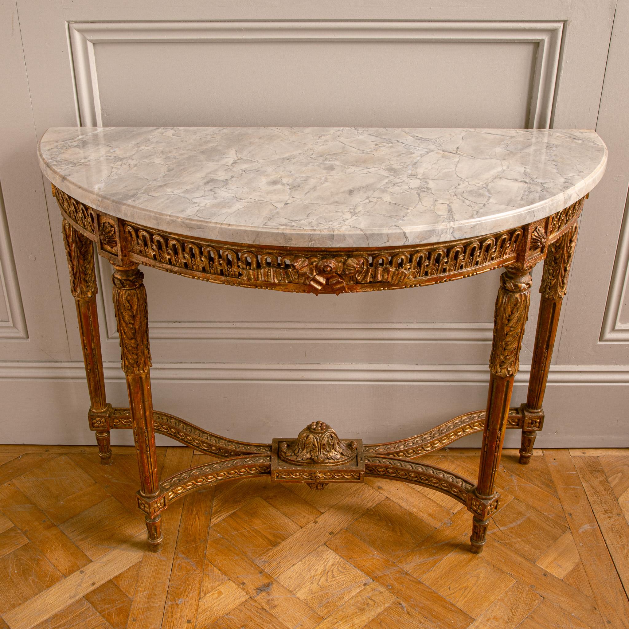 Consola francesa Demi-Lune estilo Luis XVI de La Maison London, tallada a mano Británico en venta