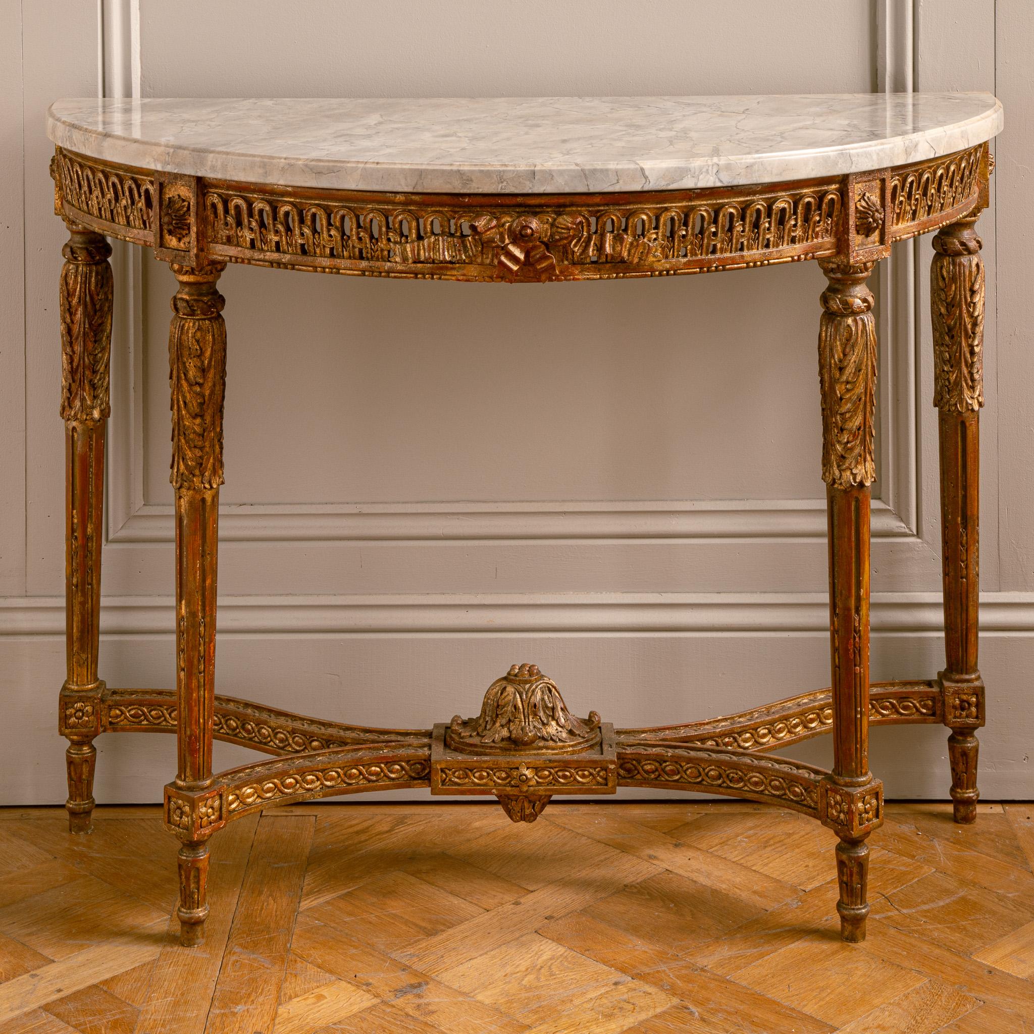 Consola francesa Demi-Lune estilo Luis XVI de La Maison London, tallada a mano Tallado a mano en venta