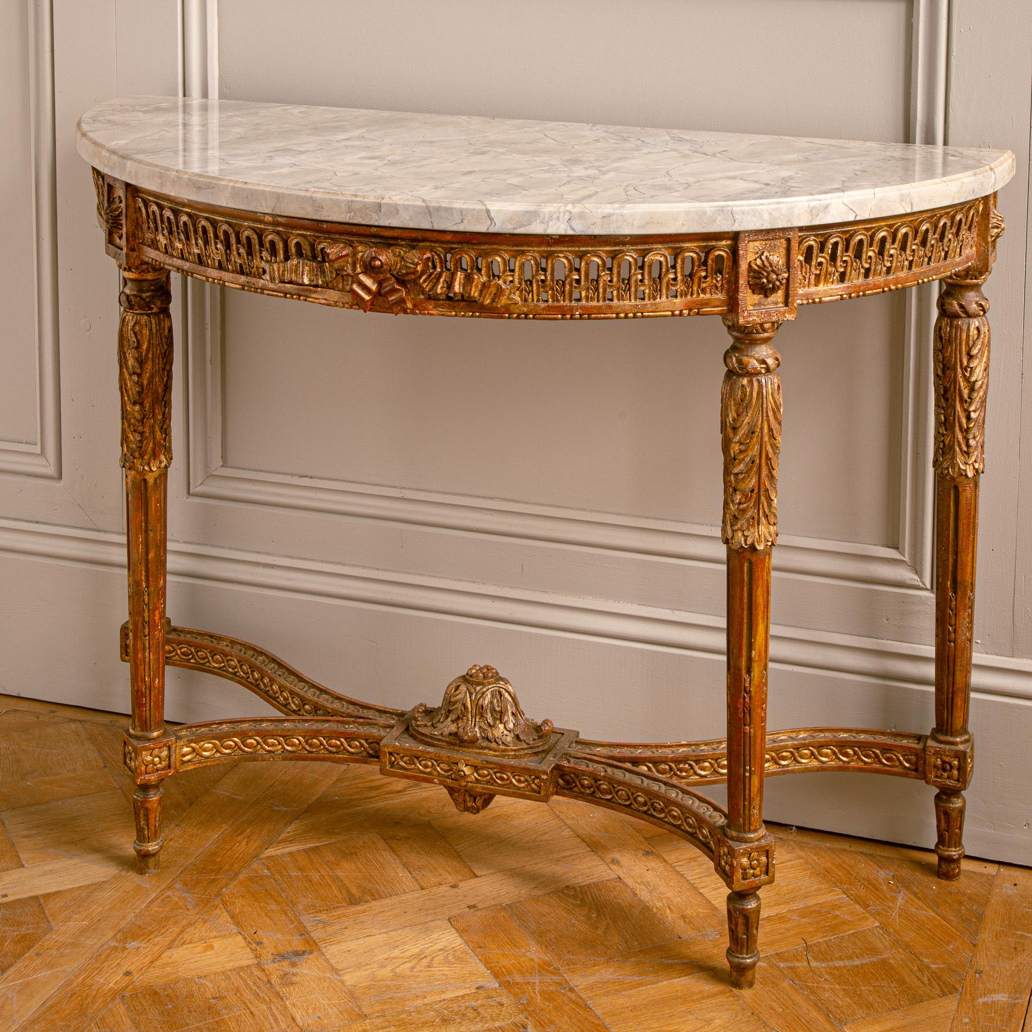 Consola francesa Demi-Lune estilo Luis XVI de La Maison London, tallada a mano Siglo XXI y contemporáneo en venta