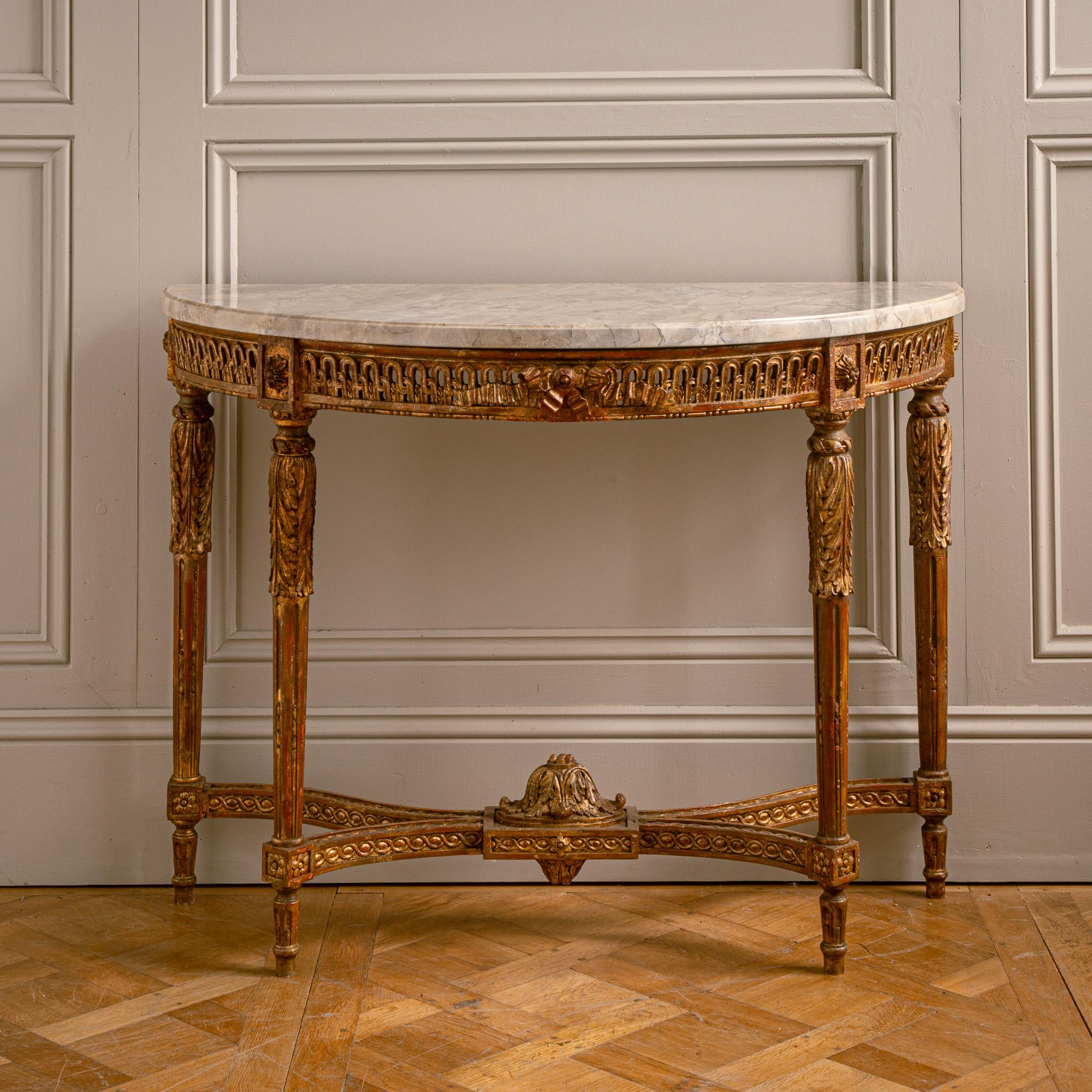 Consola francesa Demi-Lune estilo Luis XVI de La Maison London, tallada a mano en venta 2