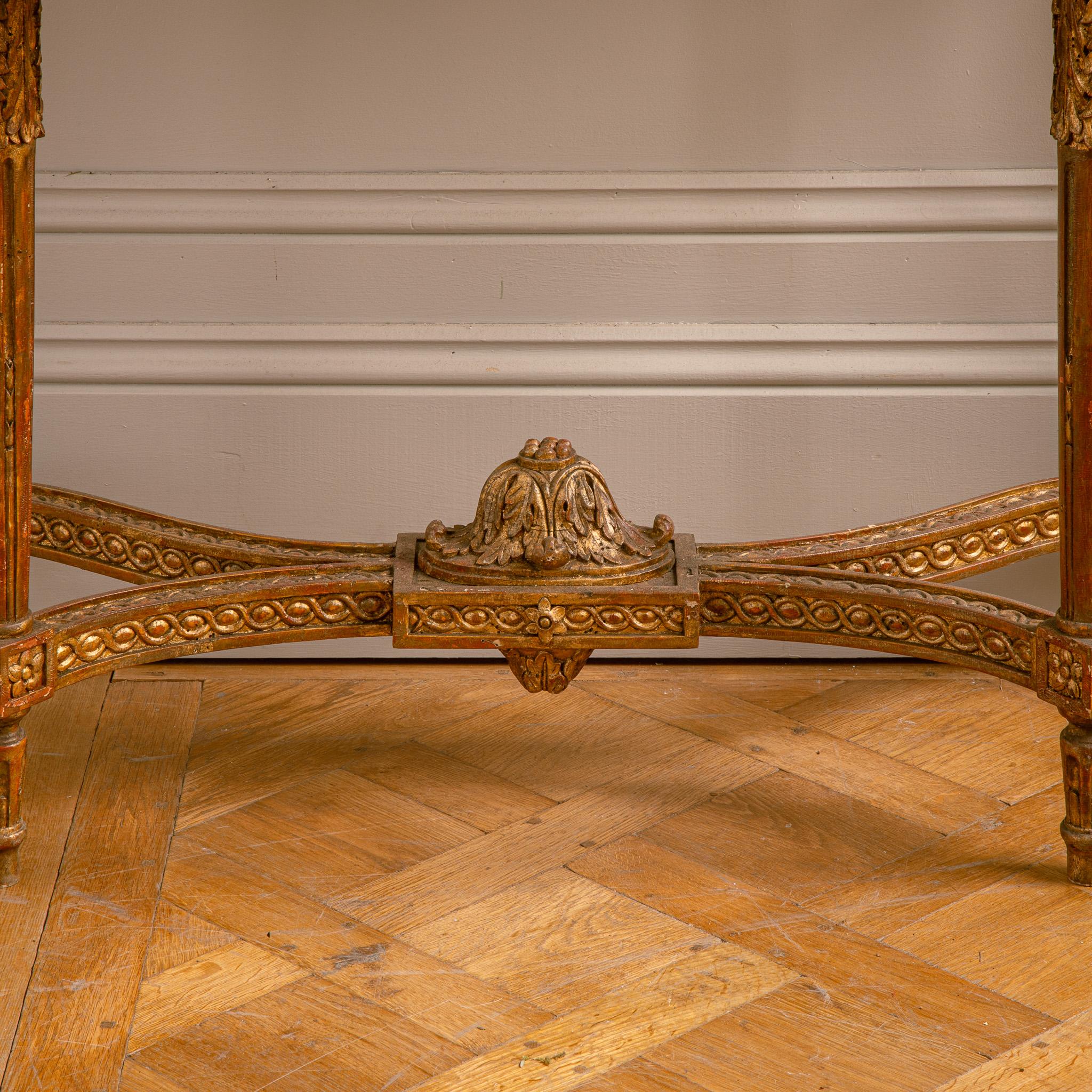 Consola francesa Demi-Lune estilo Luis XVI de La Maison London, tallada a mano en venta 3