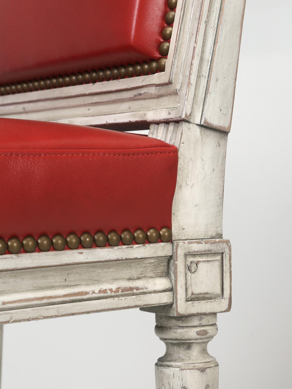Chaises de salle à manger françaises de style Louis XVI fabriquées à la main en France, tapissées à Chicago en vente 4
