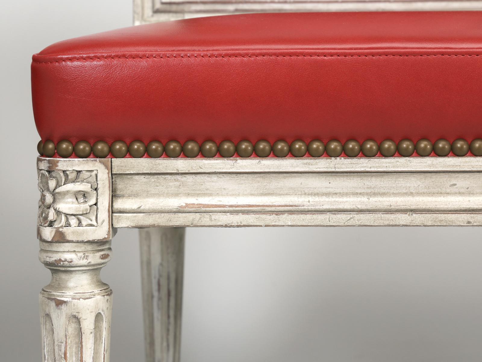 Chaises de salle à manger françaises de style Louis XVI fabriquées à la main en France, tapissées à Chicago en vente 2