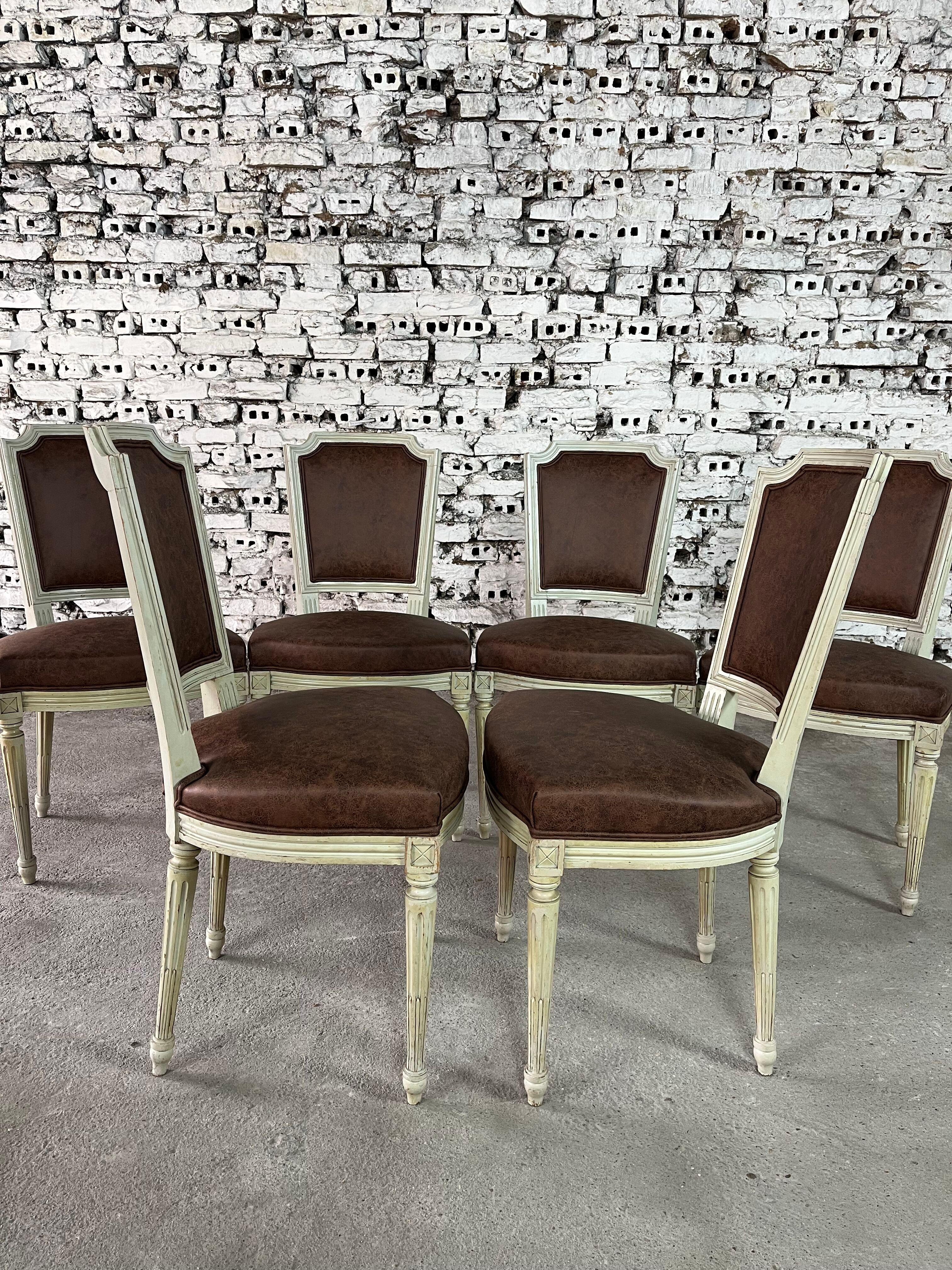 French Louis XVI Style Dining Chairs, Reupholstered – Set of 6 Bon état - En vente à Bridgeport, CT