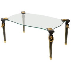 Table centrale française de style Louis XVI en bois patiné et verre, montée sur bronze doré