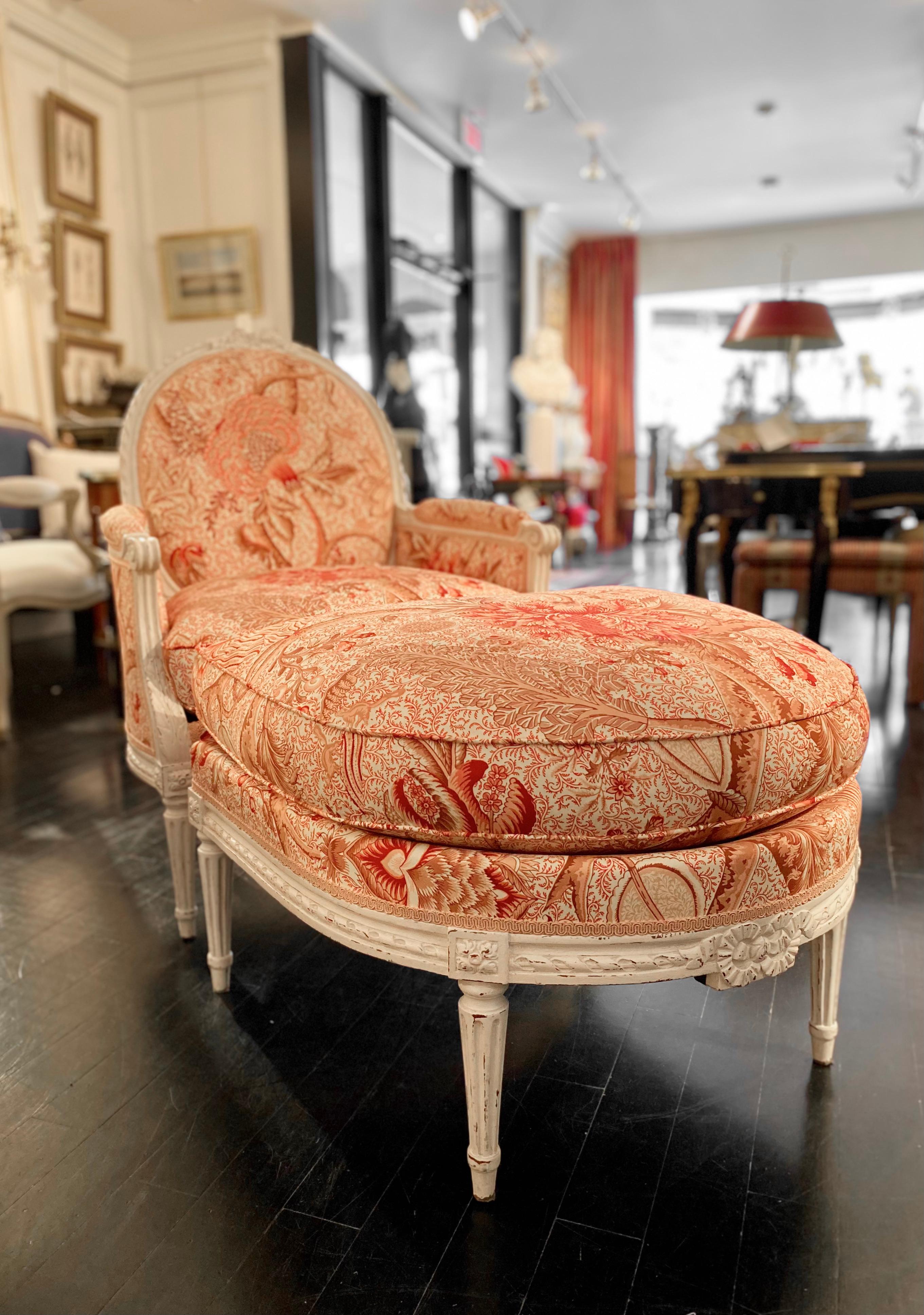 French Louis XVI Style Duchesse Brisée Chaise Upholstered in Braquenié Toile 4