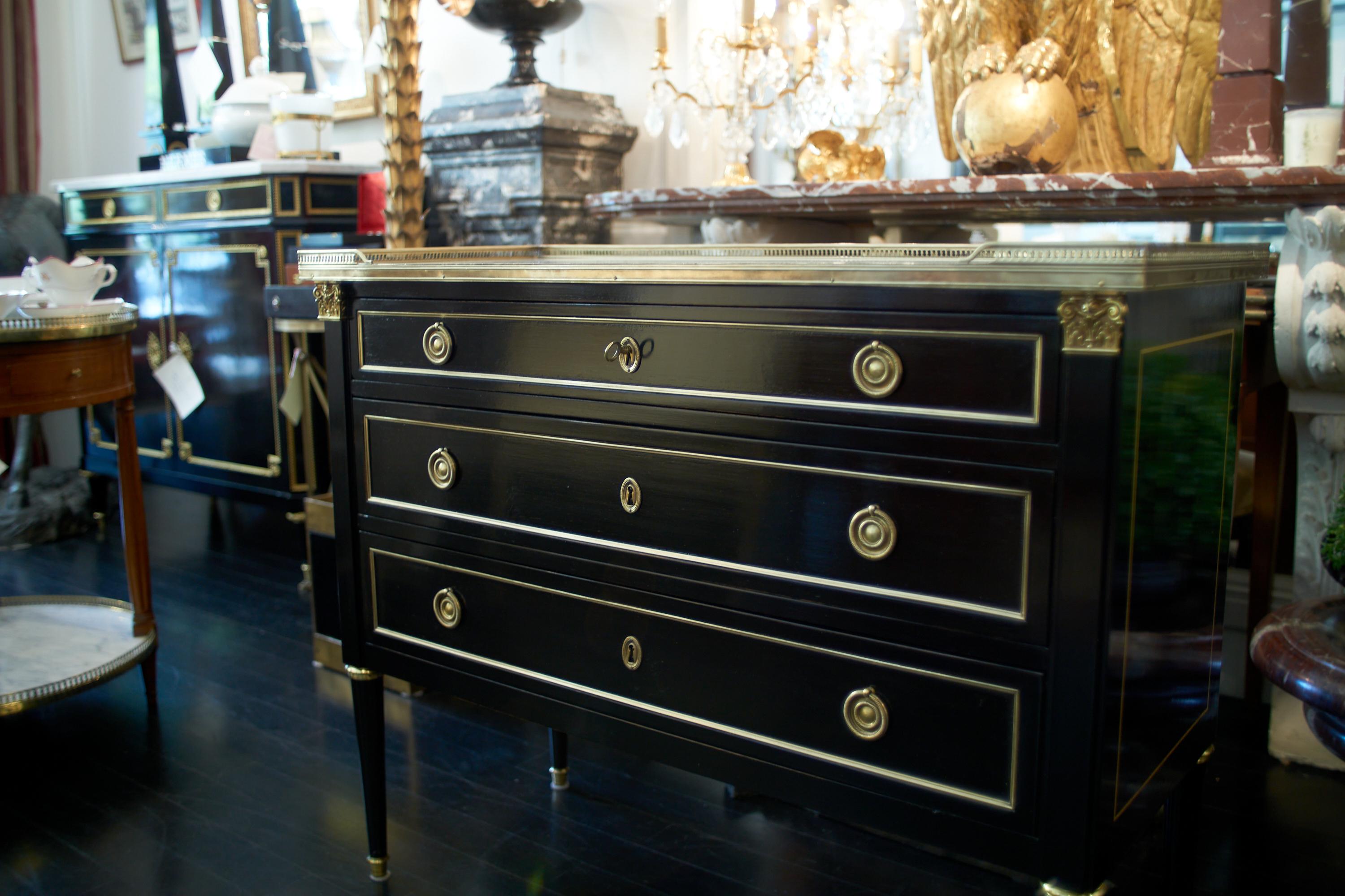 French Louis XVI Style Ebonized Black Commode Dresser, Marble Top, Bronze Mounts In Good Condition In Montreal, Quebec