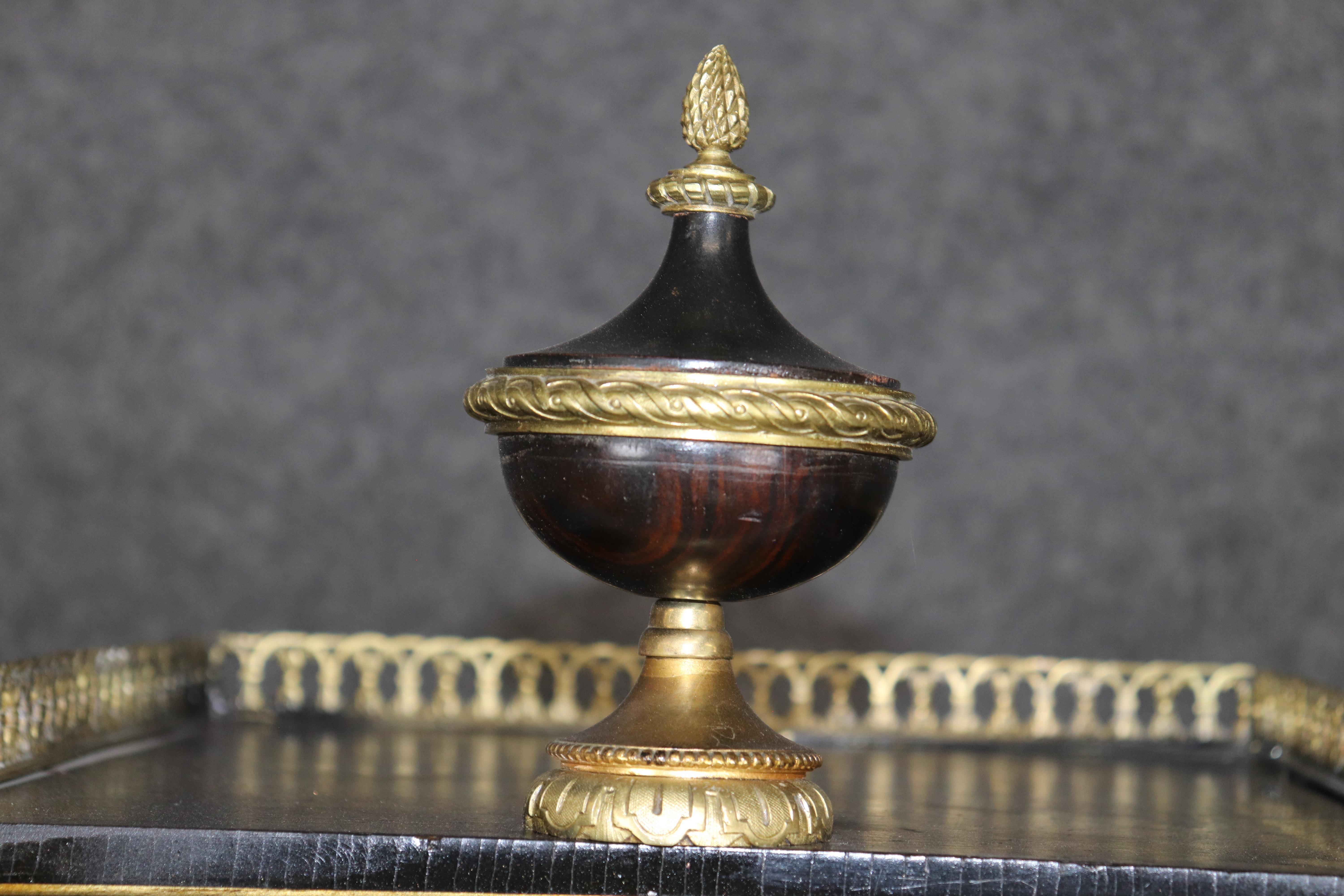 Cabinet de style Louis XVI en bronze et ébonite avec plaques de porcelaine Att Roulin en vente 4