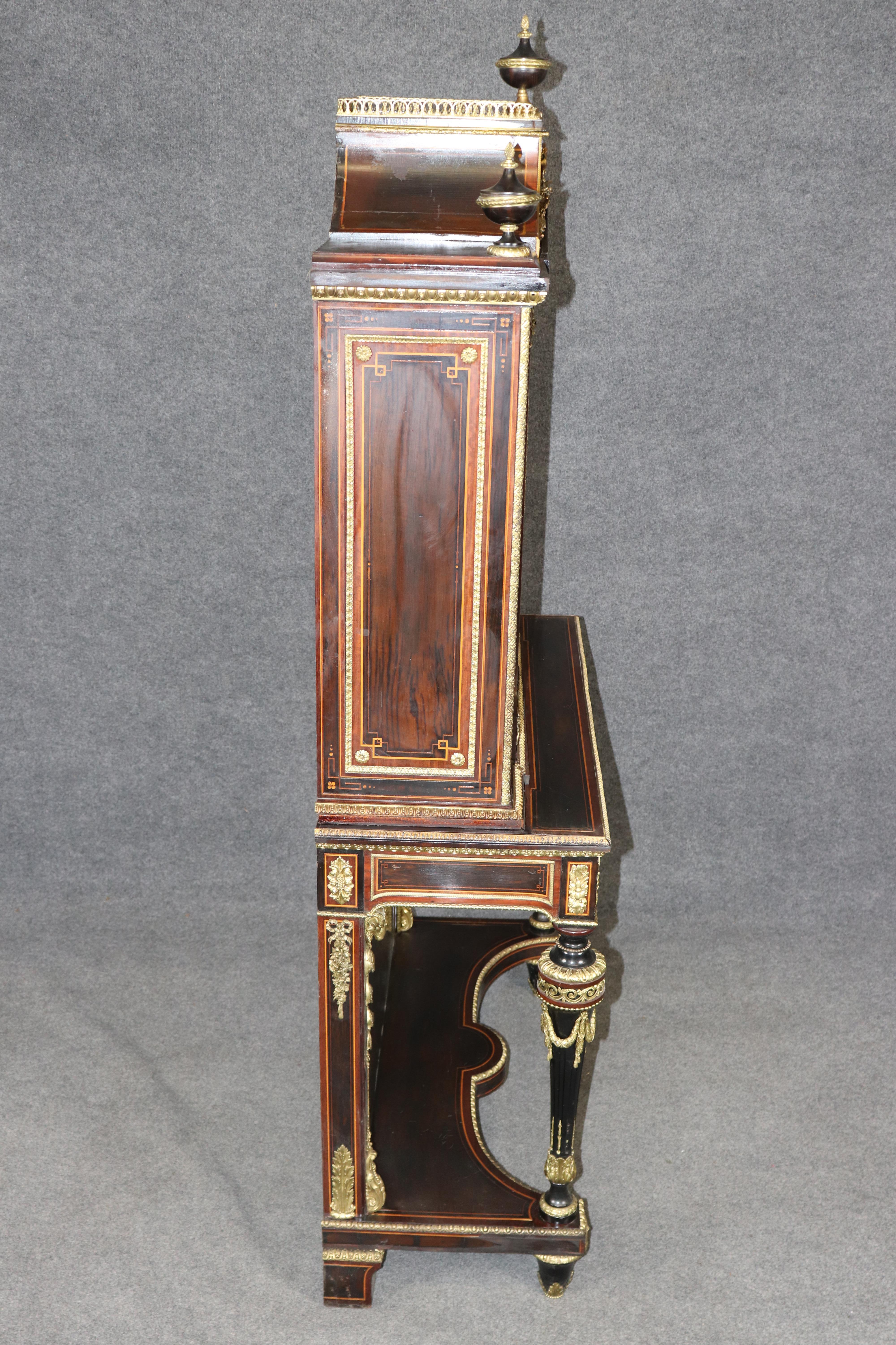 Français Cabinet de style Louis XVI en bronze et ébonite avec plaques de porcelaine Att Roulin en vente