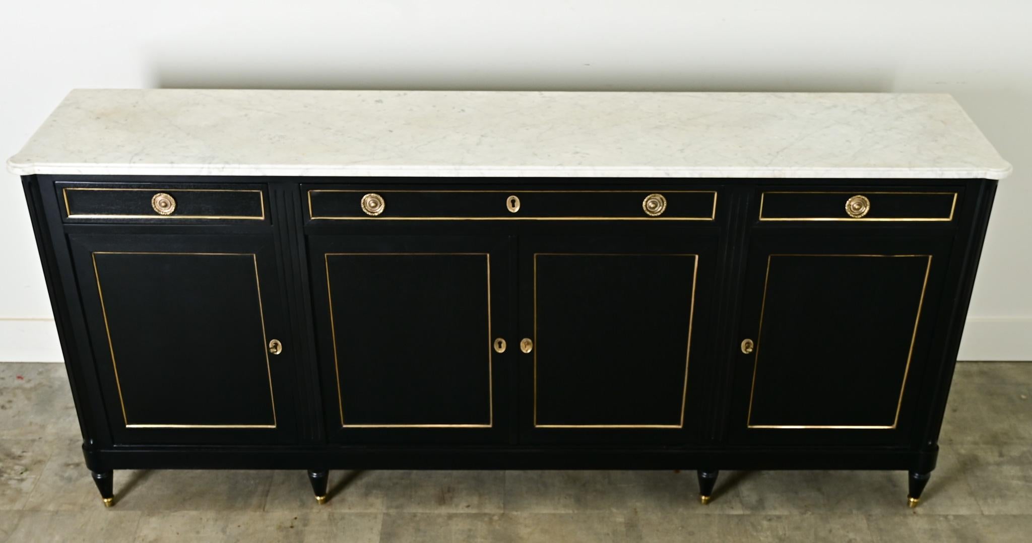 Französische Enfilade im Louis-XVI.-Stil, ebonisiert und aus Marmor (Messing) im Angebot