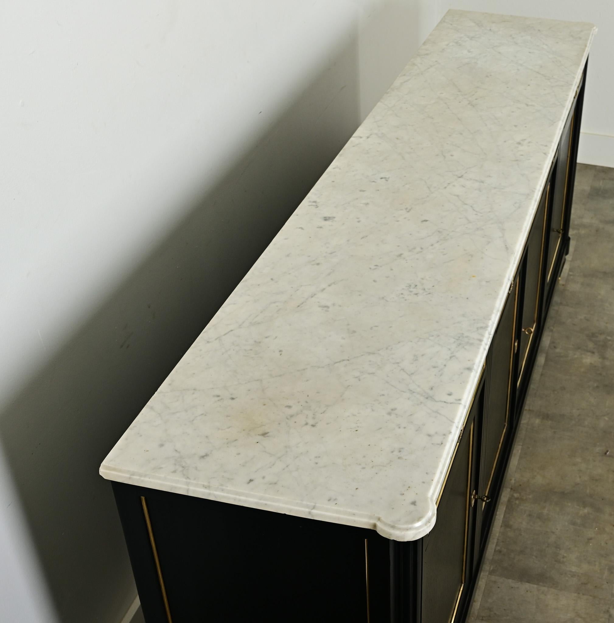 Französische Enfilade im Louis-XVI.-Stil, ebonisiert und aus Marmor im Angebot 1