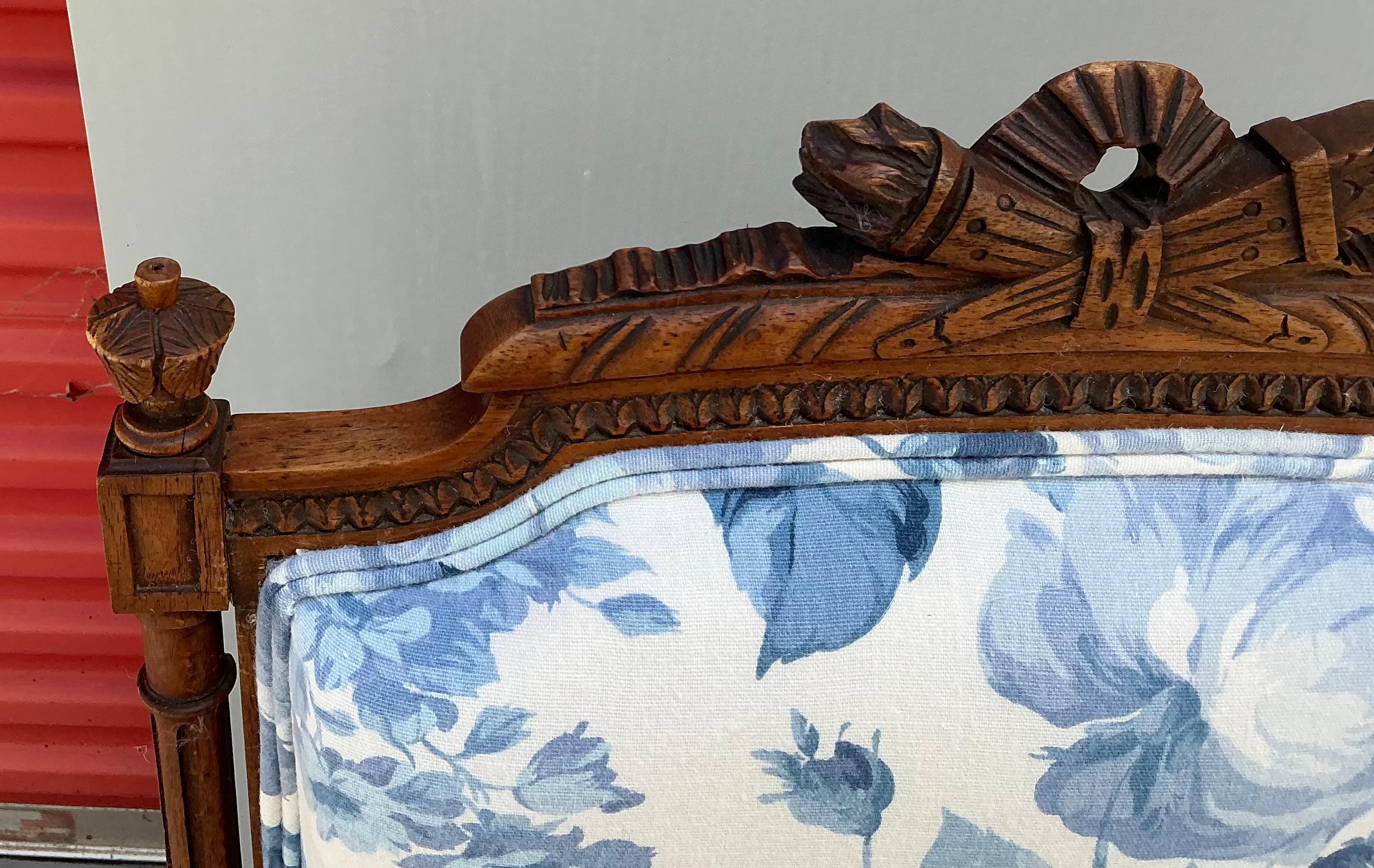 French Louis XVI Style Fruitwood Bergere Chairs Blue & White Floral - Pair For Sale 9