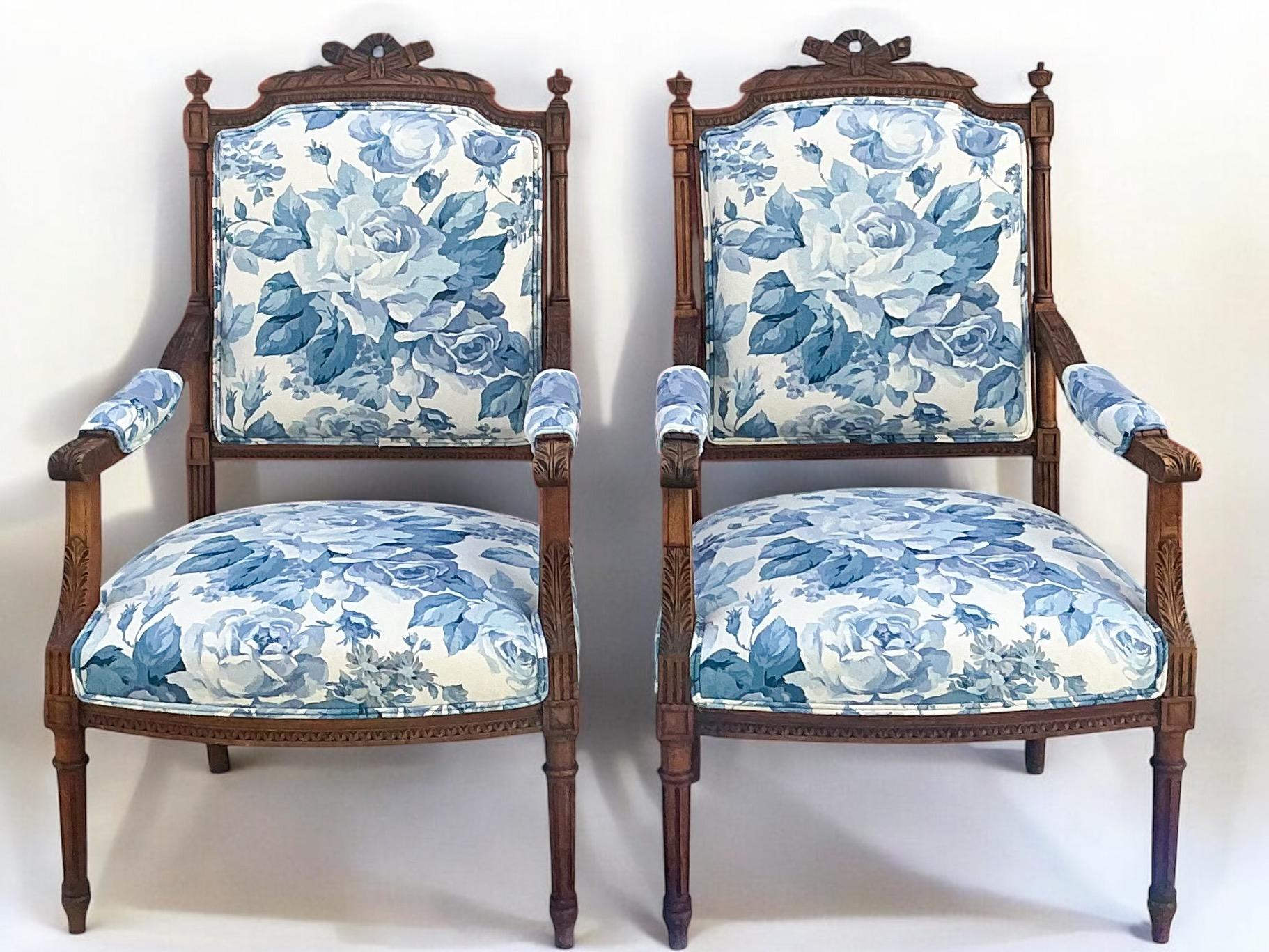 French Louis XVI Style Fruitwood Bergere Chairs Blue & White Floral - Pair In Good Condition For Sale In Kennesaw, GA
