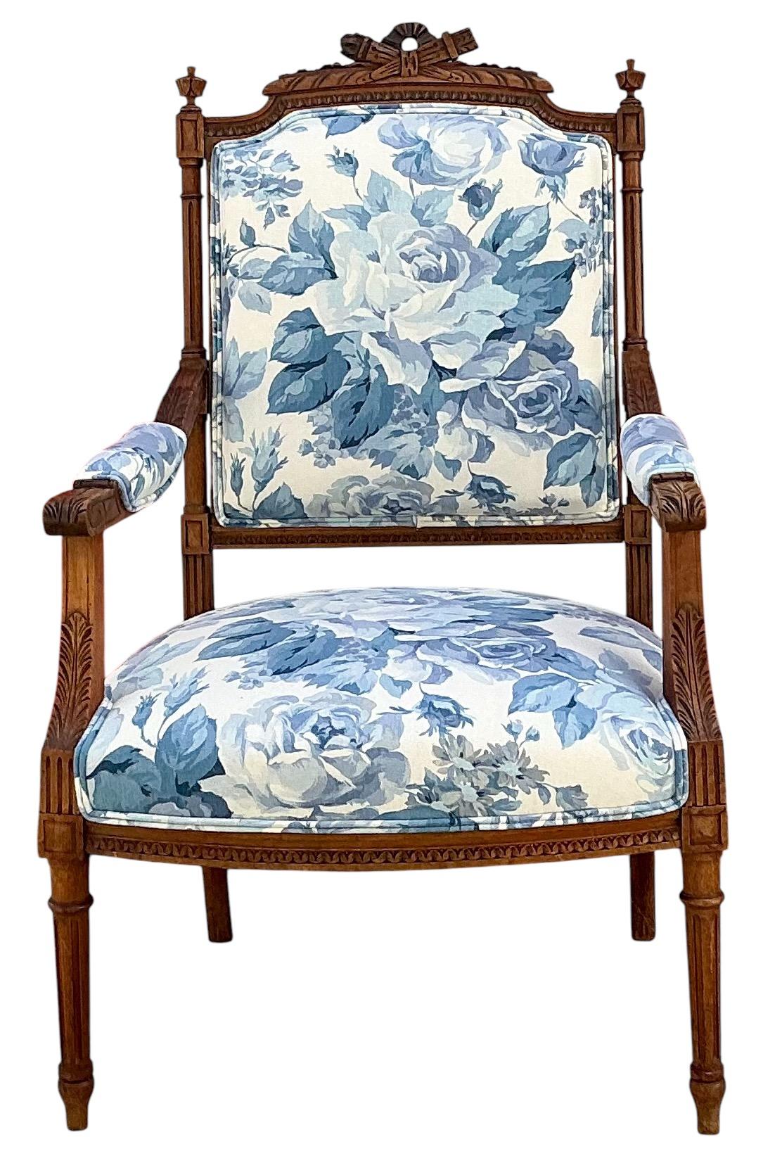 French Louis XVI Style Fruitwood Bergere Chairs Blue & White Floral - Pair For Sale 1