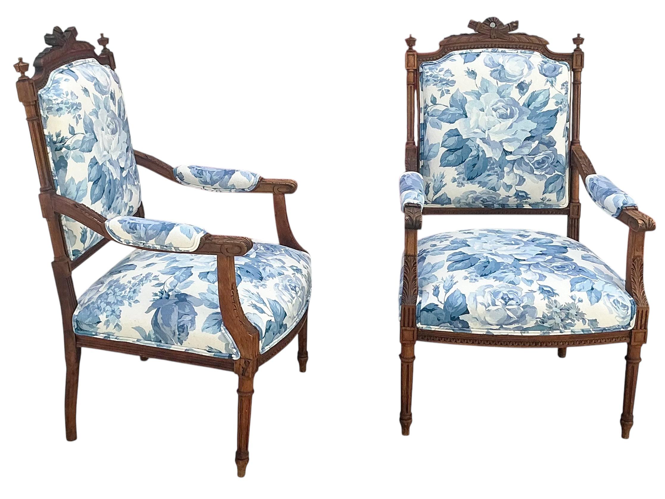 French Louis XVI Style Fruitwood Bergere Chairs Blue & White Floral - Pair For Sale 2