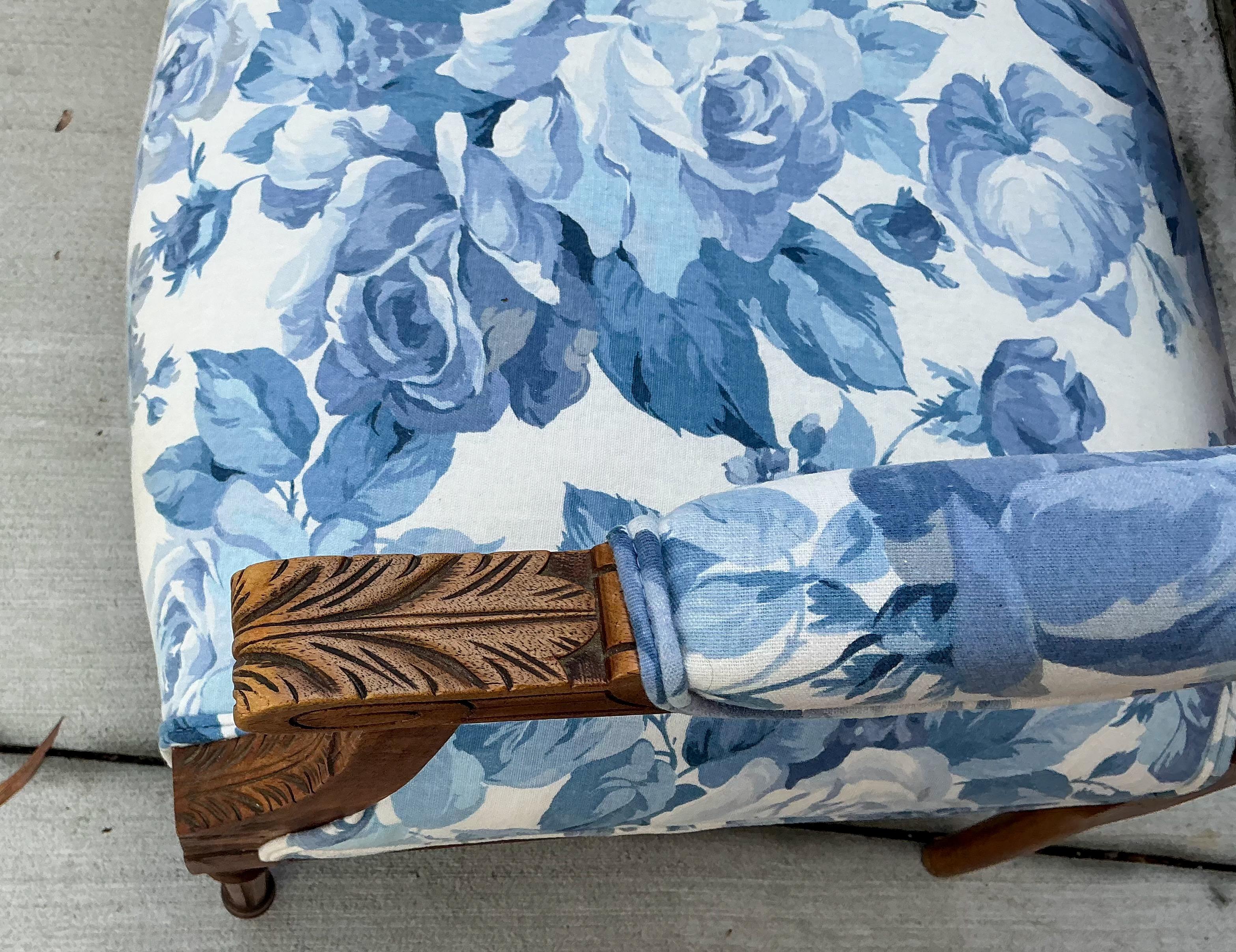 French Louis XVI Style Fruitwood Bergere Chairs Blue & White Floral - Pair For Sale 4