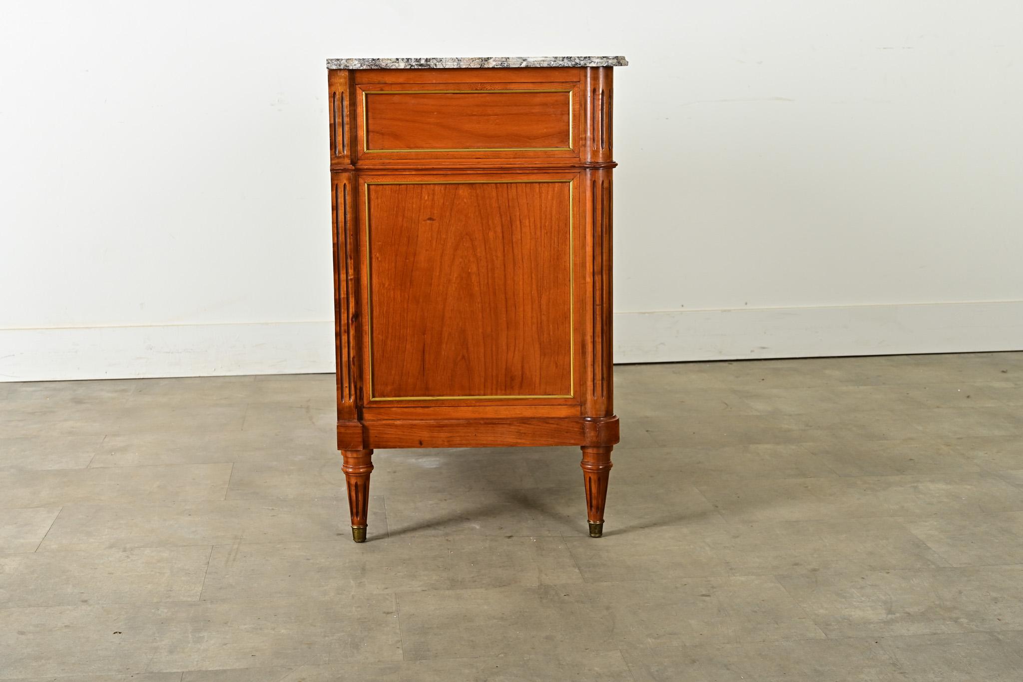 Commode francese in legno e marmo in stile Luigi XVI in vendita 4
