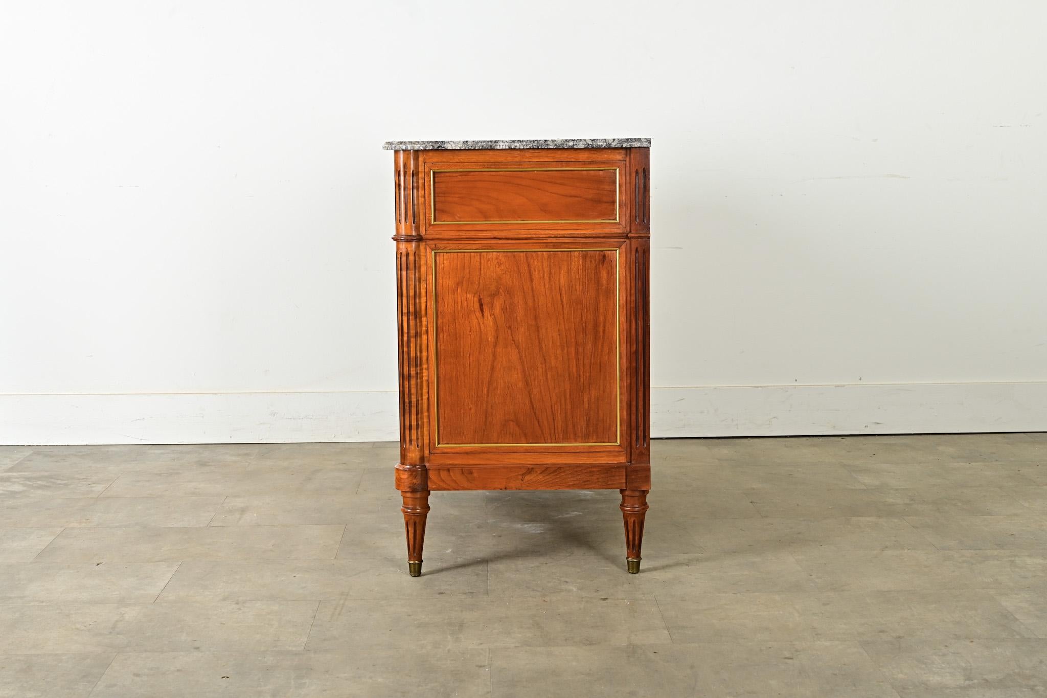 Commode francese in legno e marmo in stile Luigi XVI in vendita 5