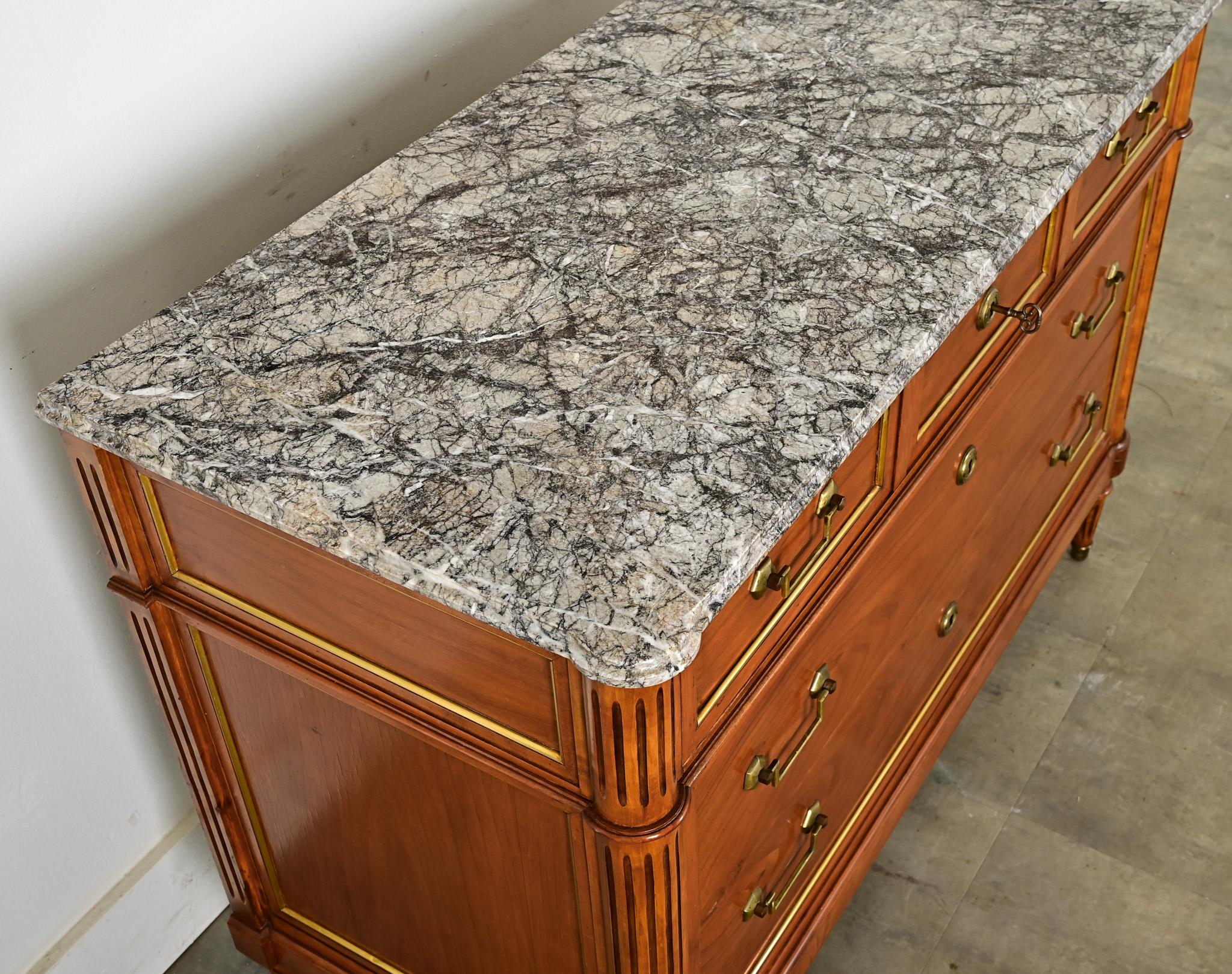 XIX secolo Commode francese in legno e marmo in stile Luigi XVI in vendita
