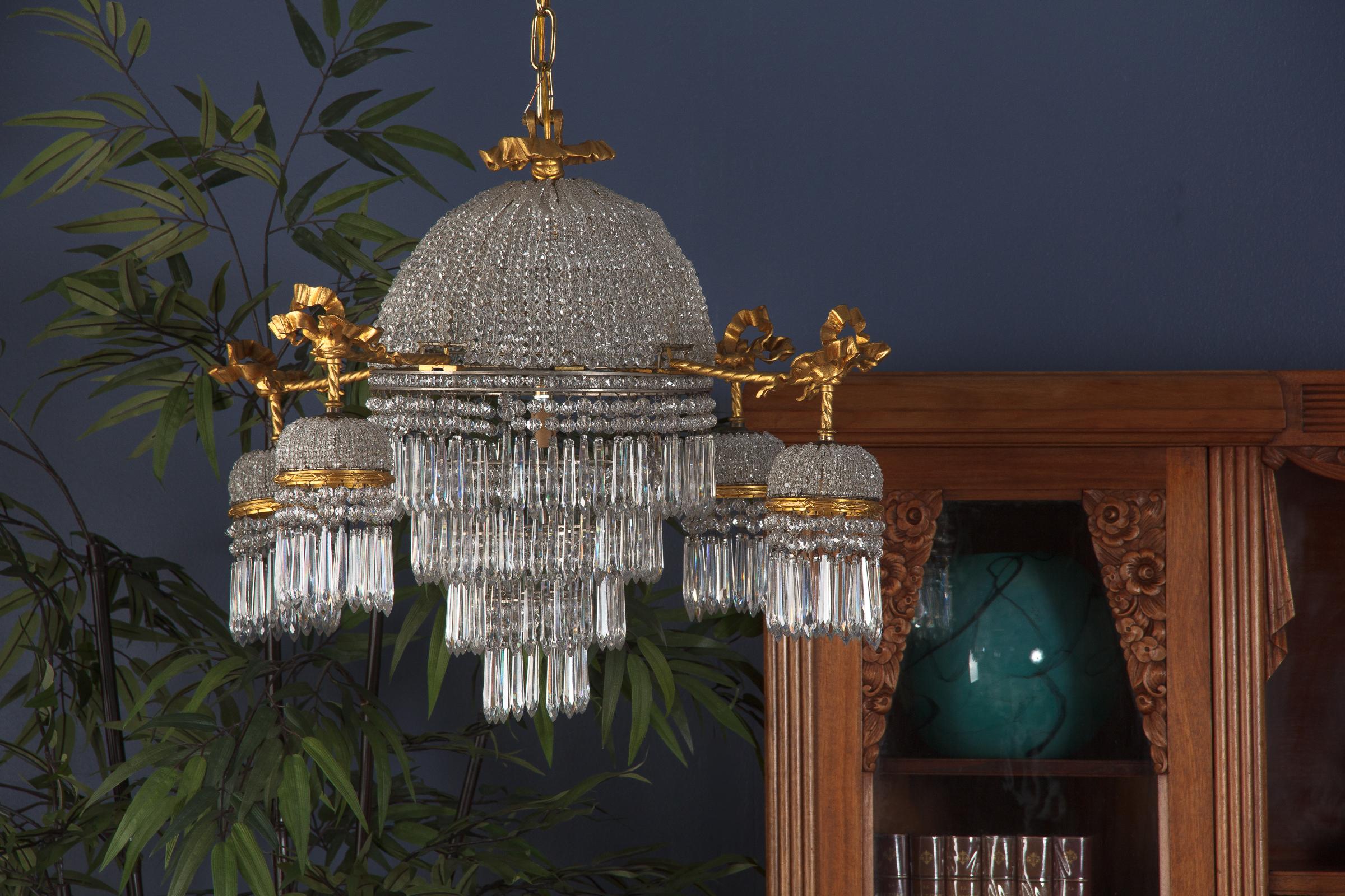 French Louis XVI Style Gilded Bronze and Crystal 5-Light Chandelier, 1900s 4