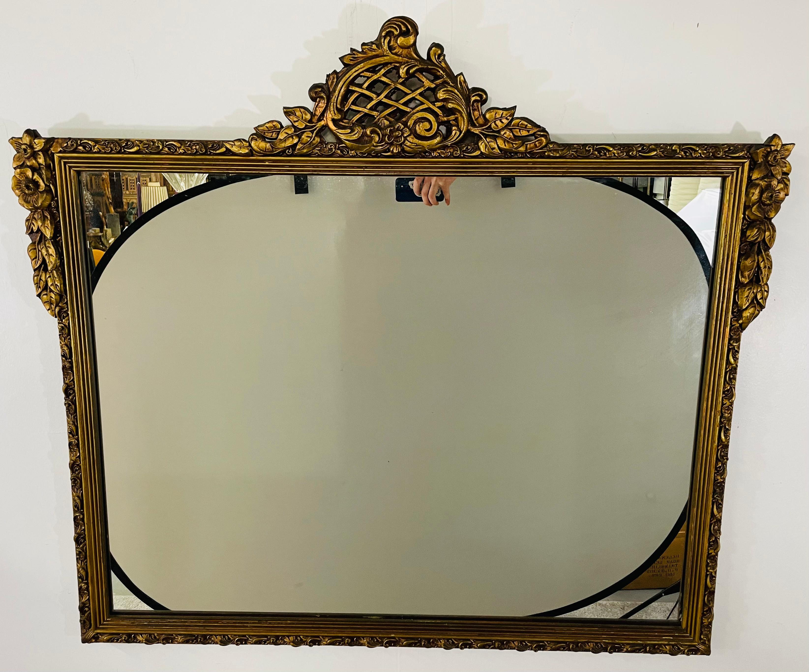 French Louis XVI Style Gilded Mirror In Good Condition For Sale In Plainview, NY