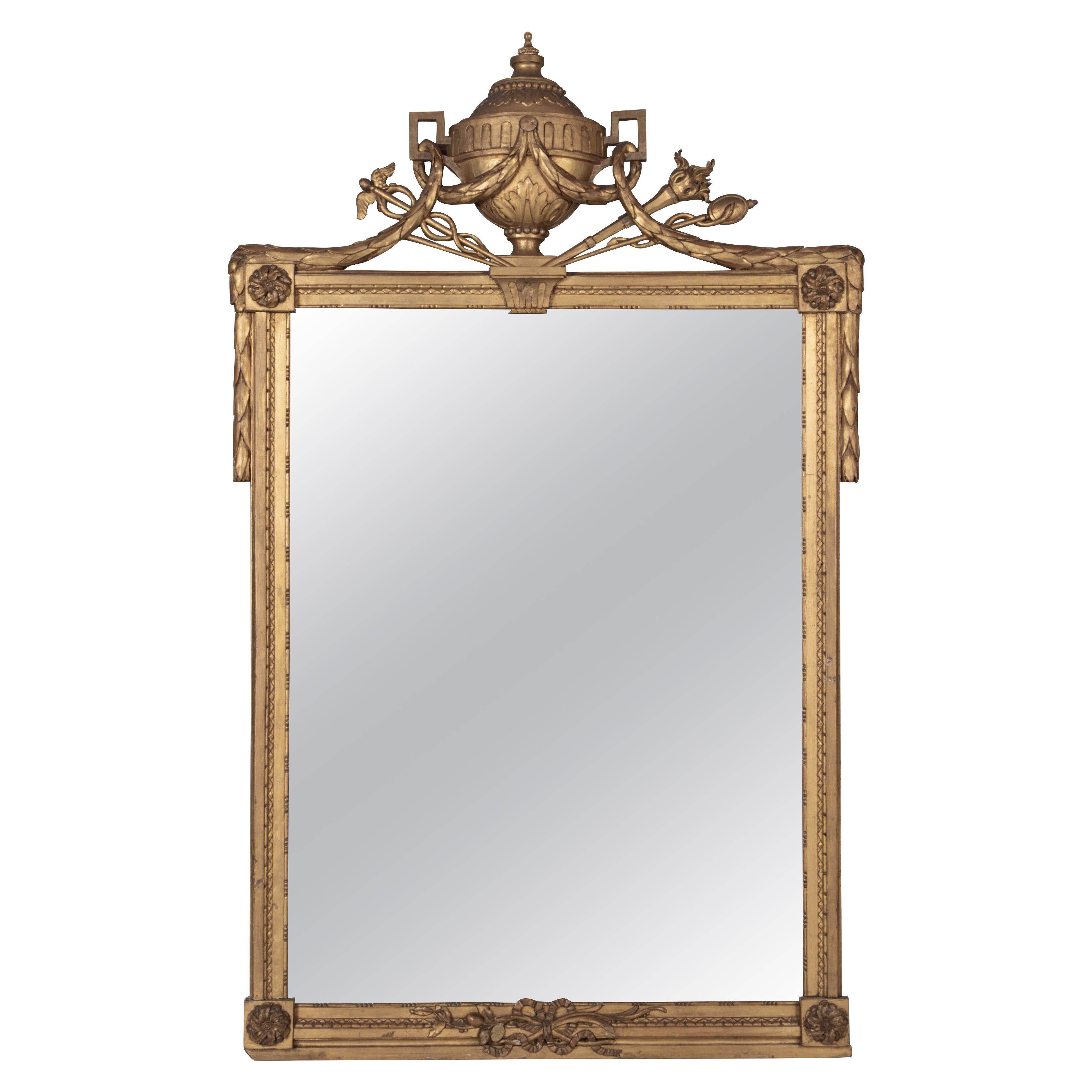 Miroir de style Louis XVI en bois doré, sculpté à la main, français, CIRCA les années 1950