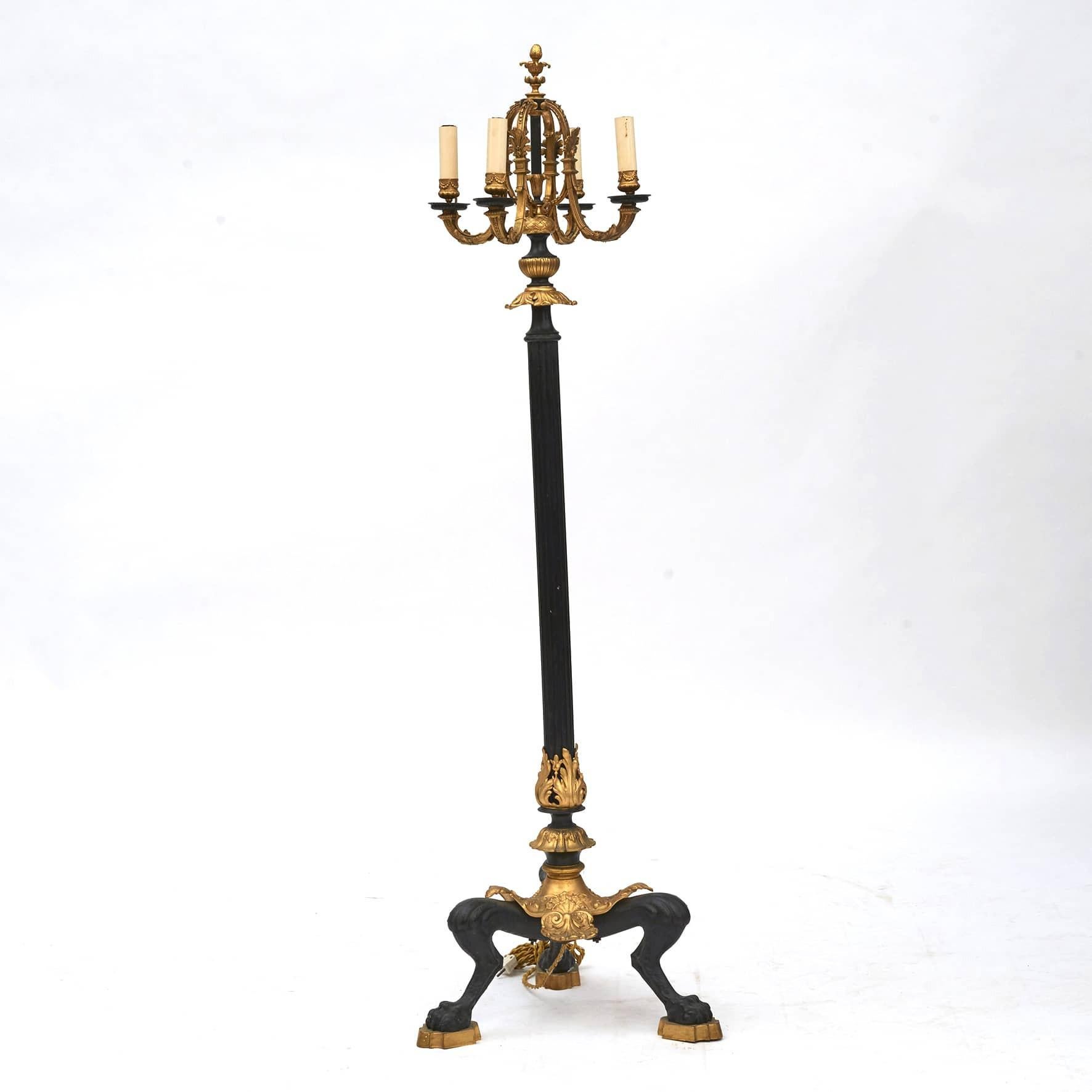 Stehlampe aus vergoldeter und schwarz lackierter Bronze im Louis-XVI.-Stil (Louis XVI.) im Angebot
