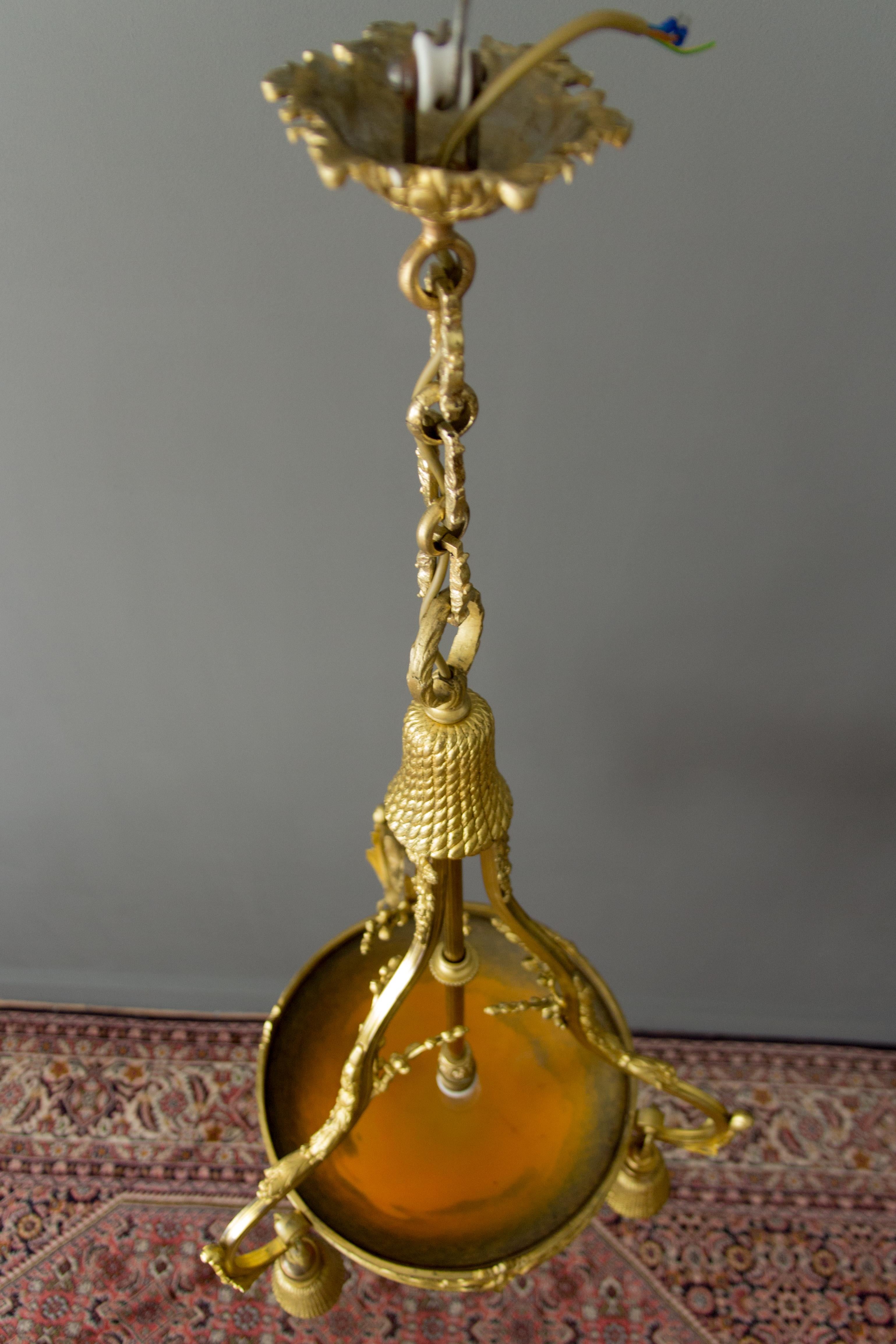 Lustre à quatre lumières en bronze doré et verre de style Louis XVI par Degué  en vente 7
