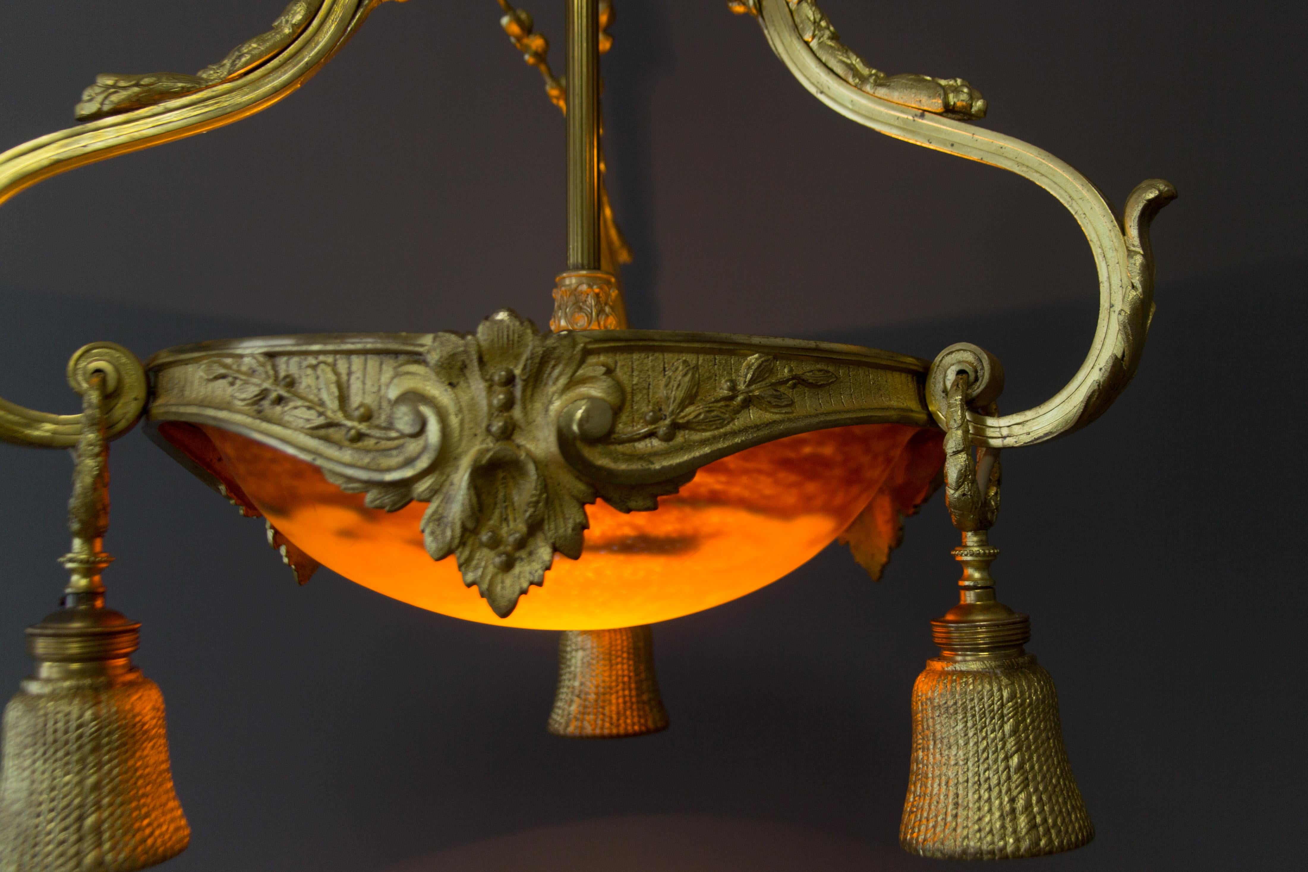 Verre Lustre à quatre lumières en bronze doré et verre de style Louis XVI par Degué  en vente