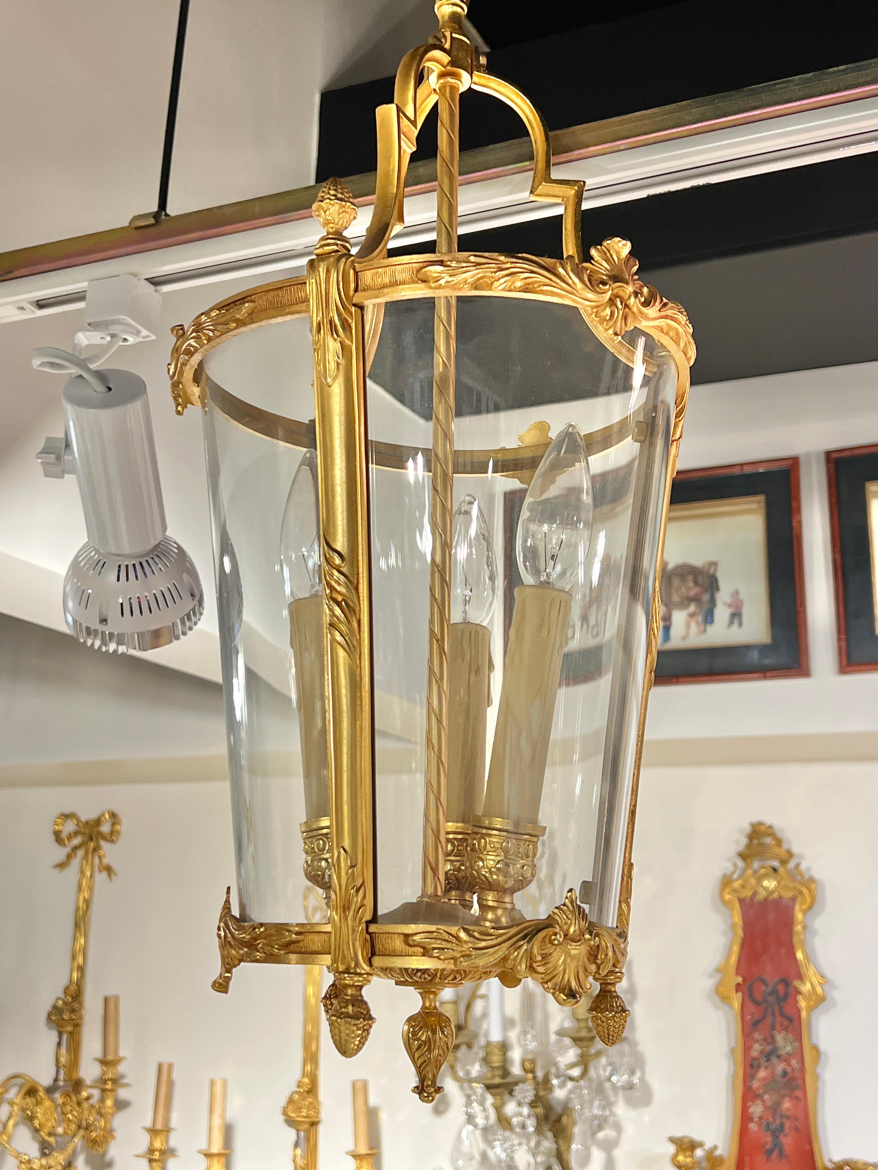 French Louis XVI style  Gilt Bronze Lantern Chandelier (Neoklassisch) im Angebot