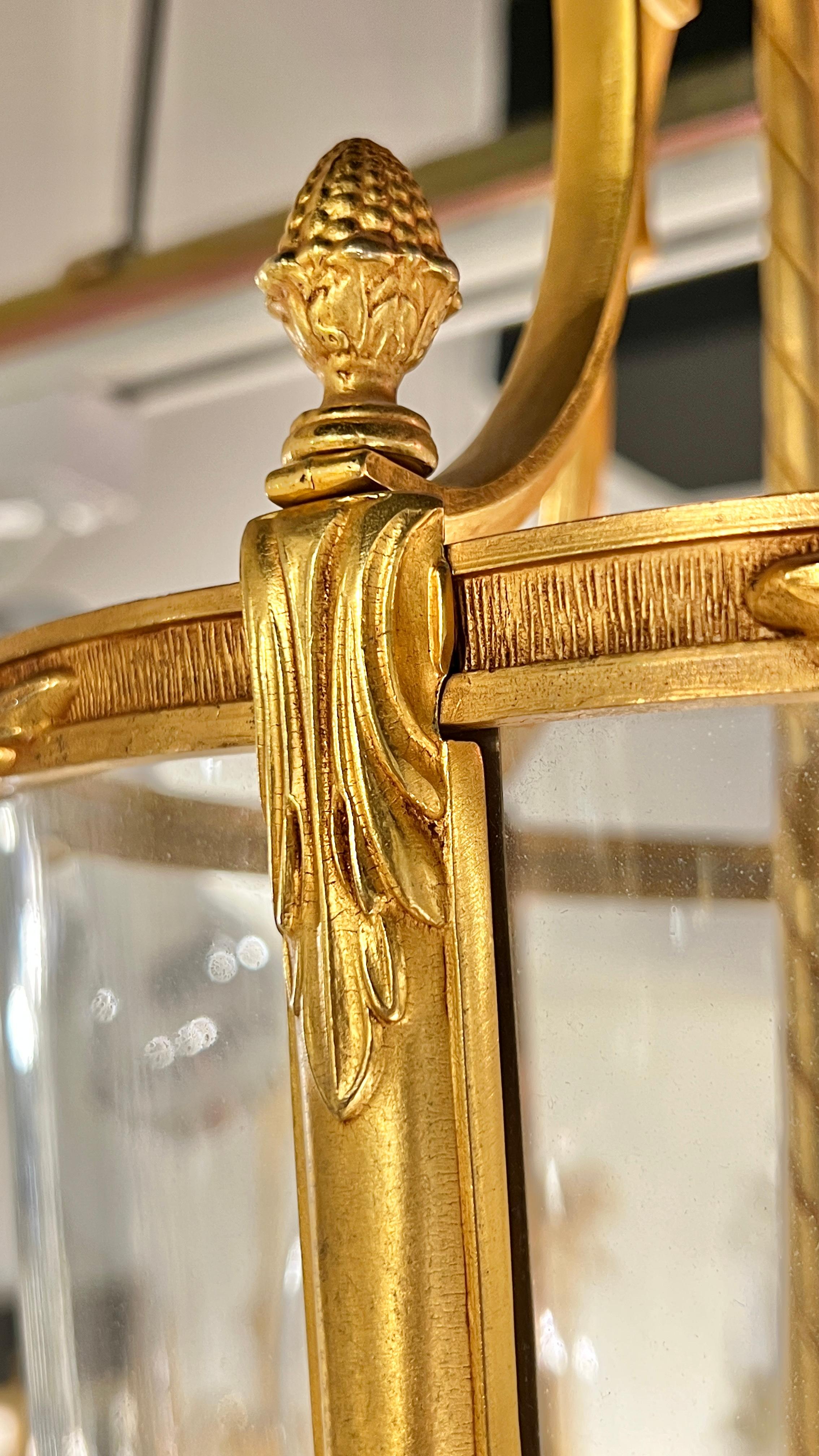 French Louis XVI style  Gilt Bronze Lantern Chandelier im Zustand „Gut“ im Angebot in New York, NY