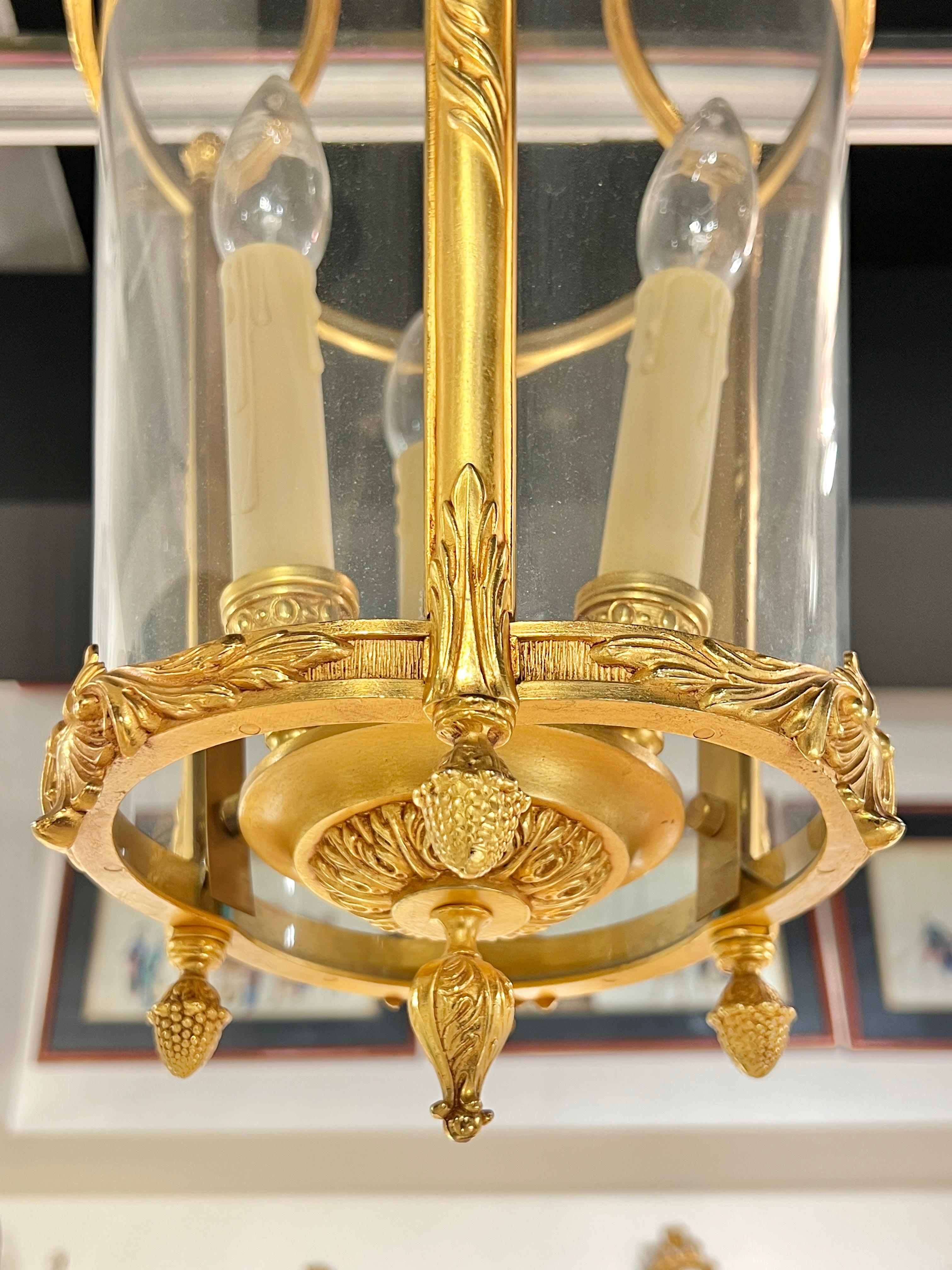 French Louis XVI style  Gilt Bronze Lantern Chandelier (20. Jahrhundert) im Angebot