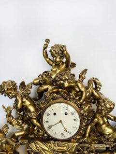 Orologio da tavolo francese in bronzo dorato e marmo in stile Luigi XVI