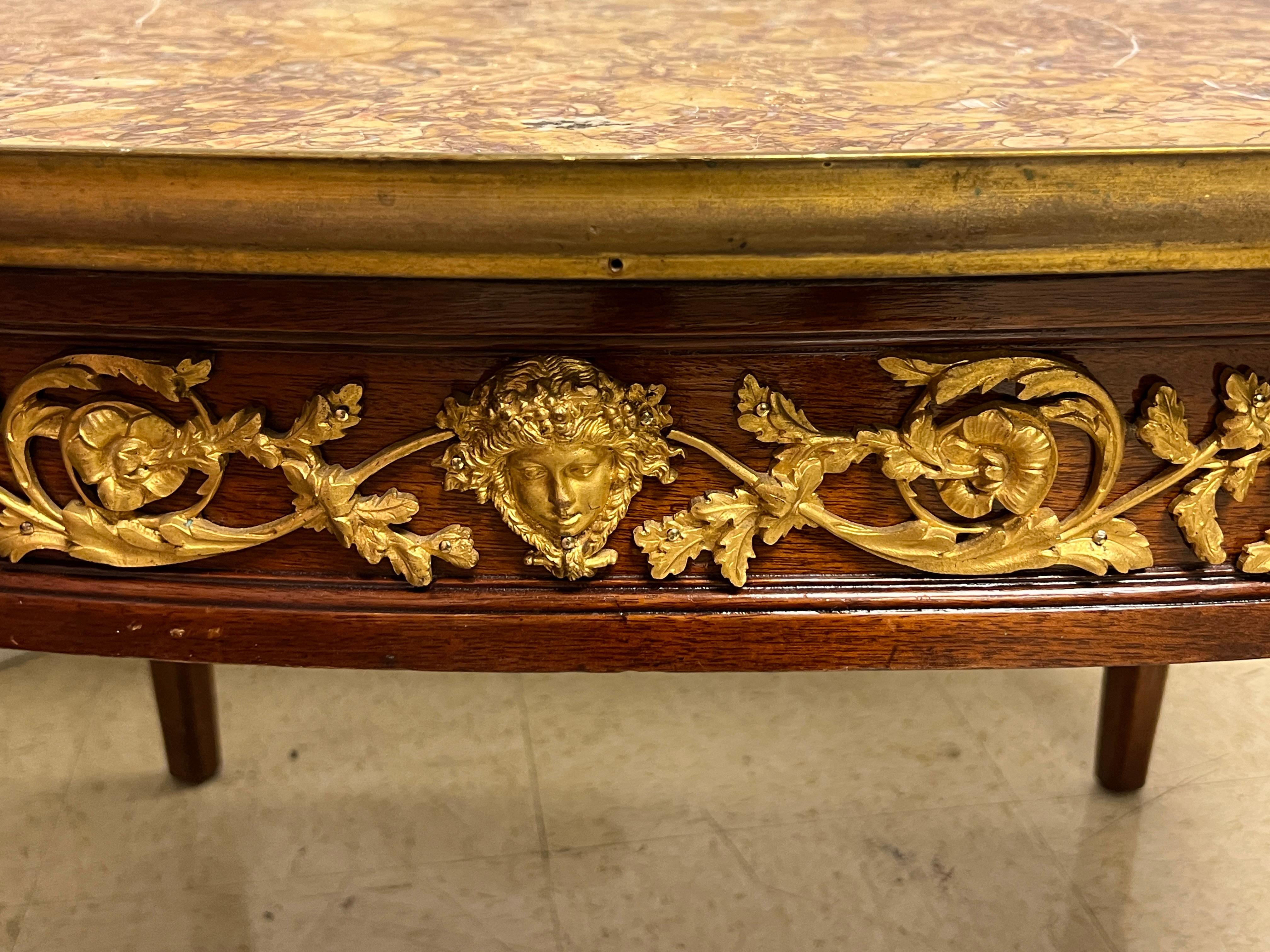 Bronze Table basse française de style Louis XVI montée sur bronze doré en vente