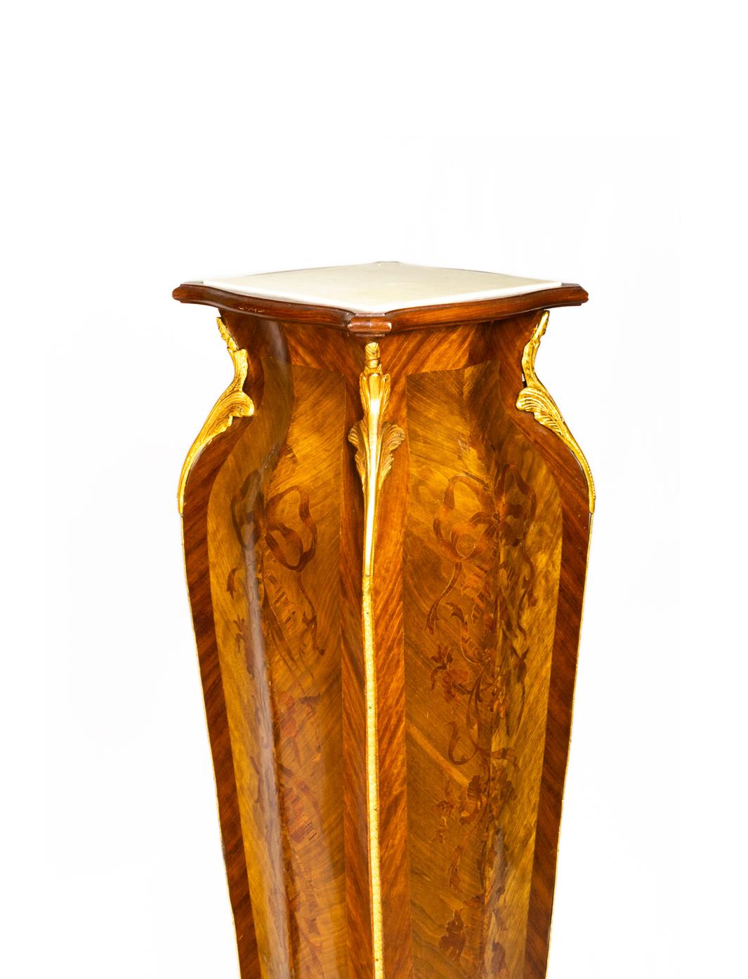 Pedestal de madera de bronce dorado estilo Luis XVI francés, Siglo XIX Francés en venta