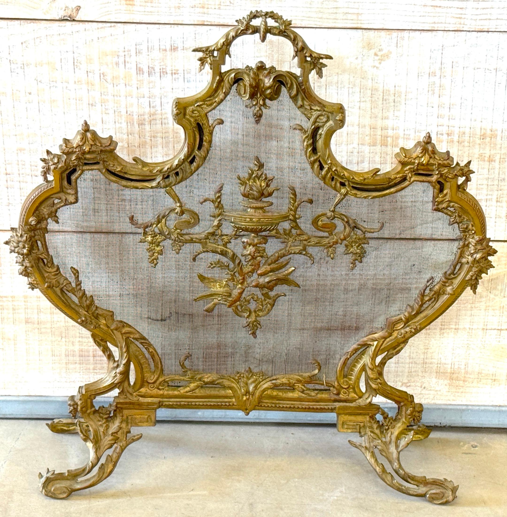 Französisch Louis XVI Stil vergoldet Ormolu geschwärzt Mesh  Klassische Motive Kaminschirm (Geschwärzt) im Angebot