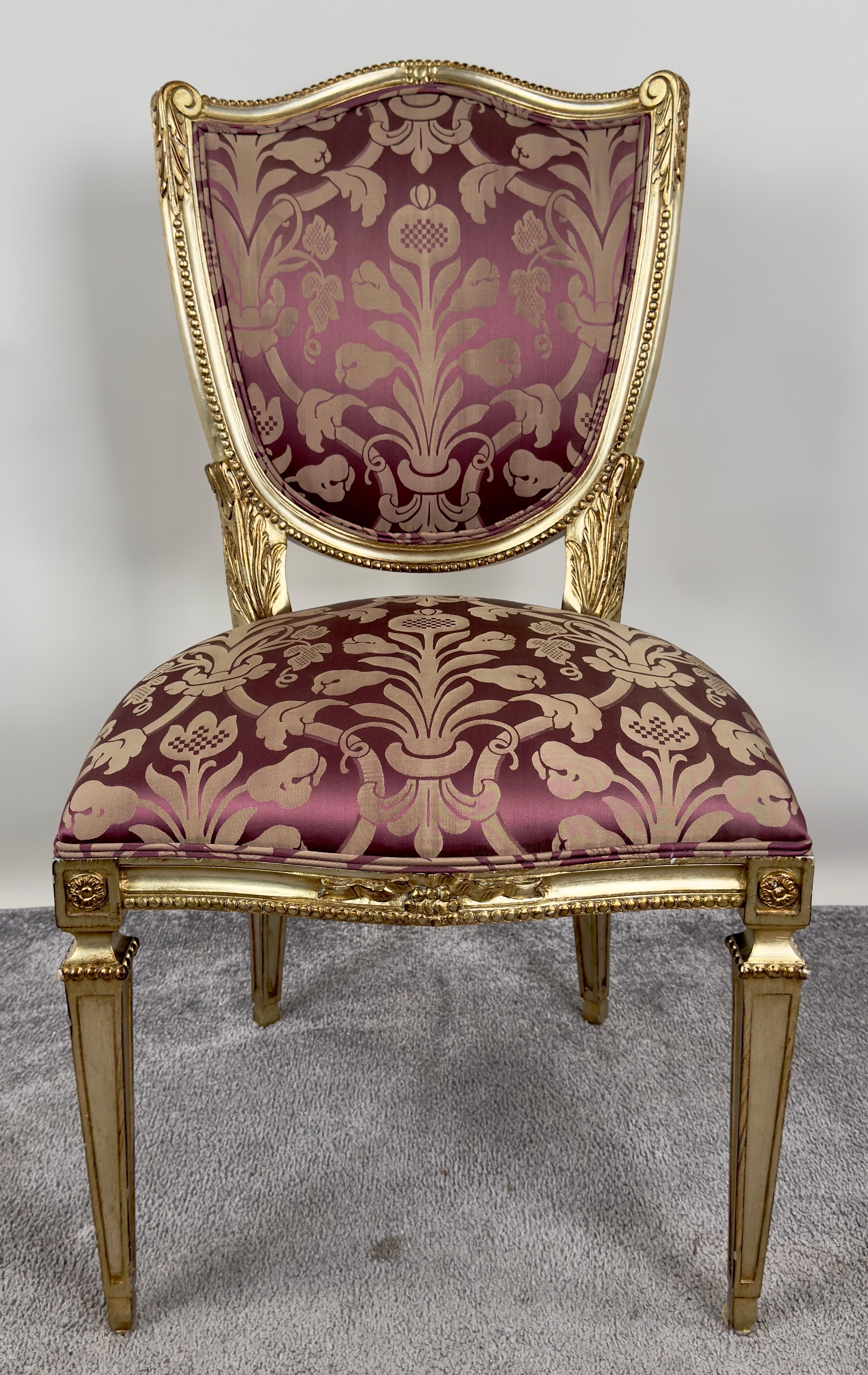 Chaises de salle à manger de style Louis XVI dorées et à motif damas prune 10 pièces 3