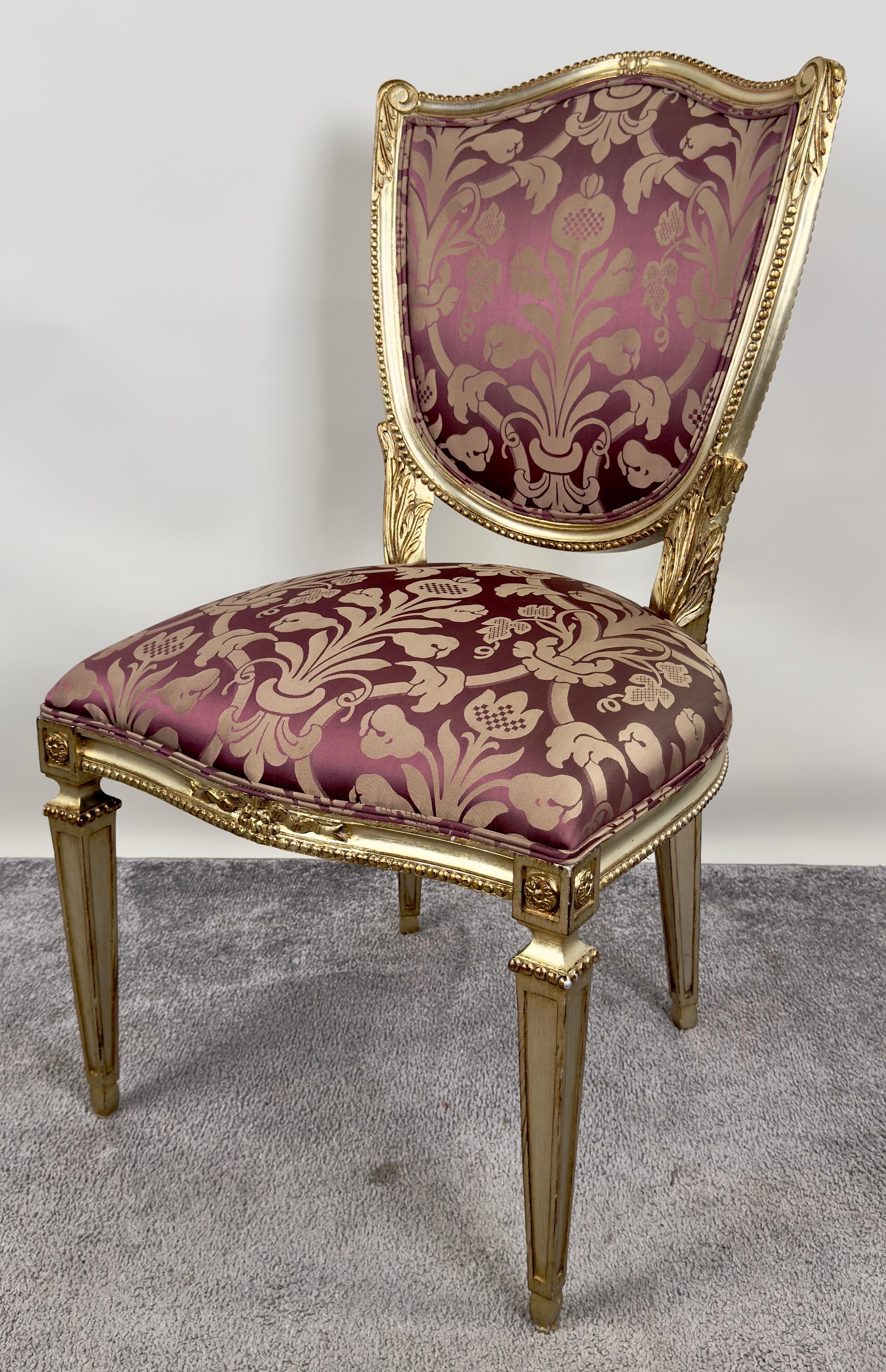 Chaises de salle à manger de style Louis XVI dorées et à motif damas prune 10 pièces 4