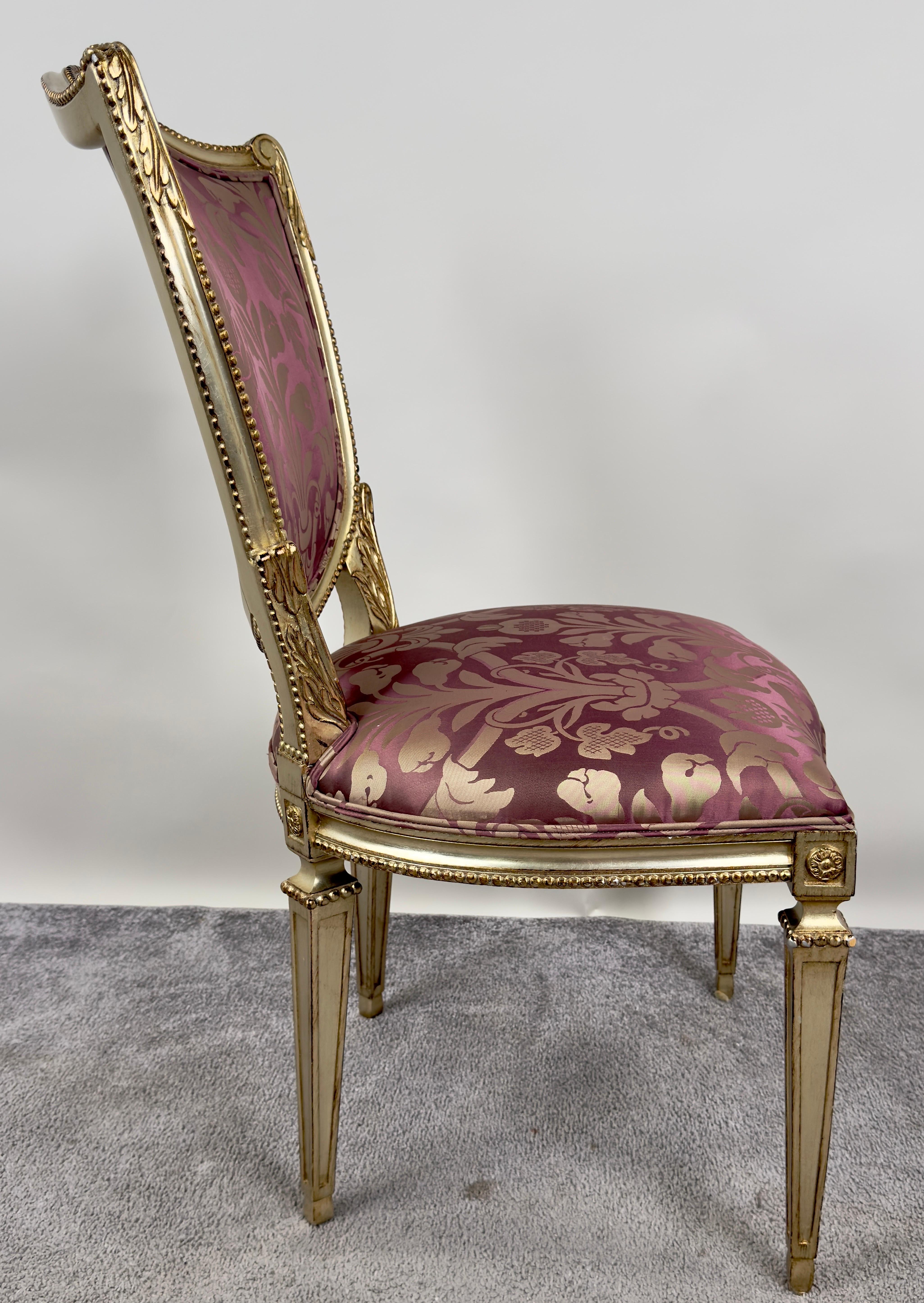 Chaises de salle à manger de style Louis XVI dorées et à motif damas prune 10 pièces 5