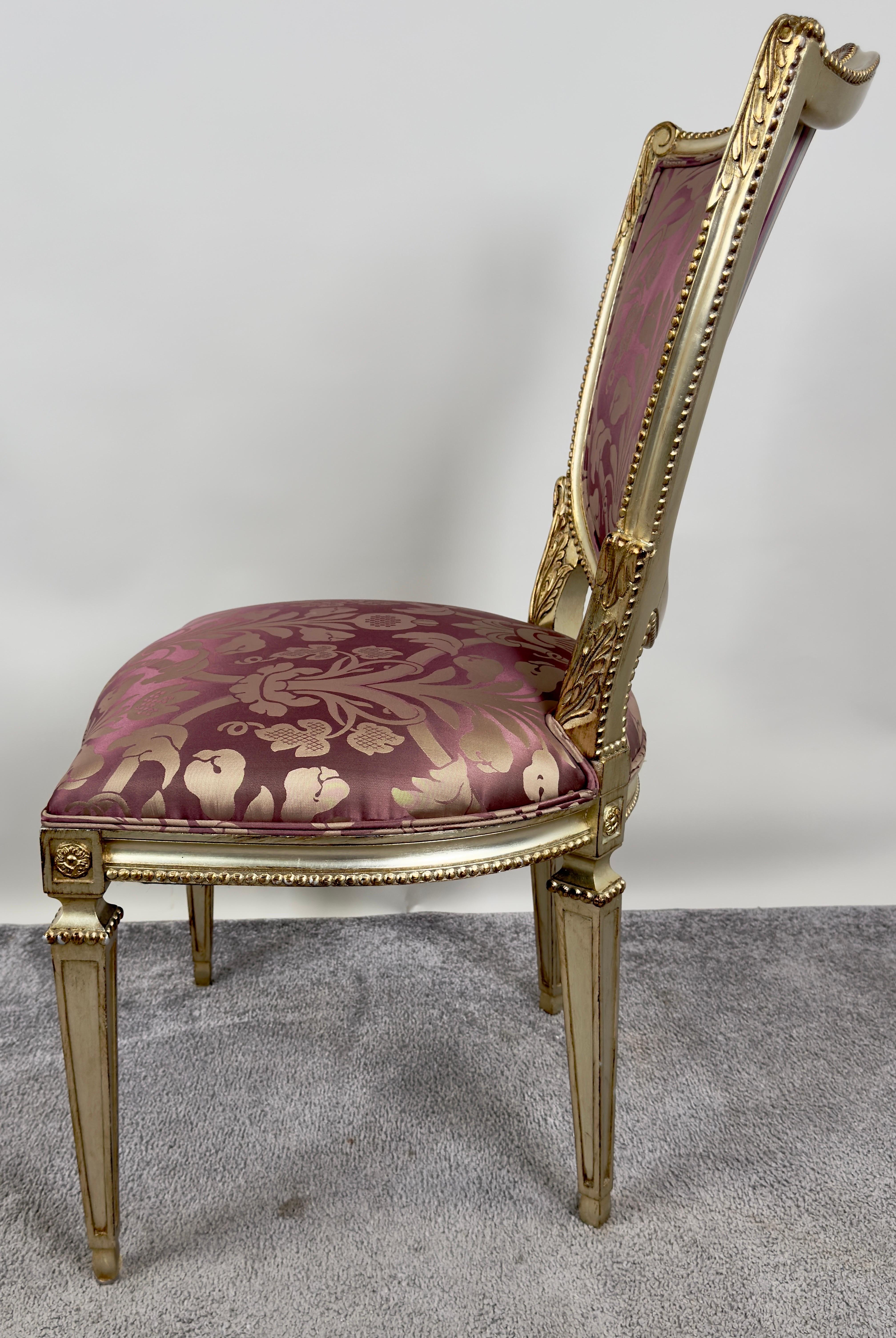 Chaises de salle à manger de style Louis XVI dorées et à motif damas prune 10 pièces 7