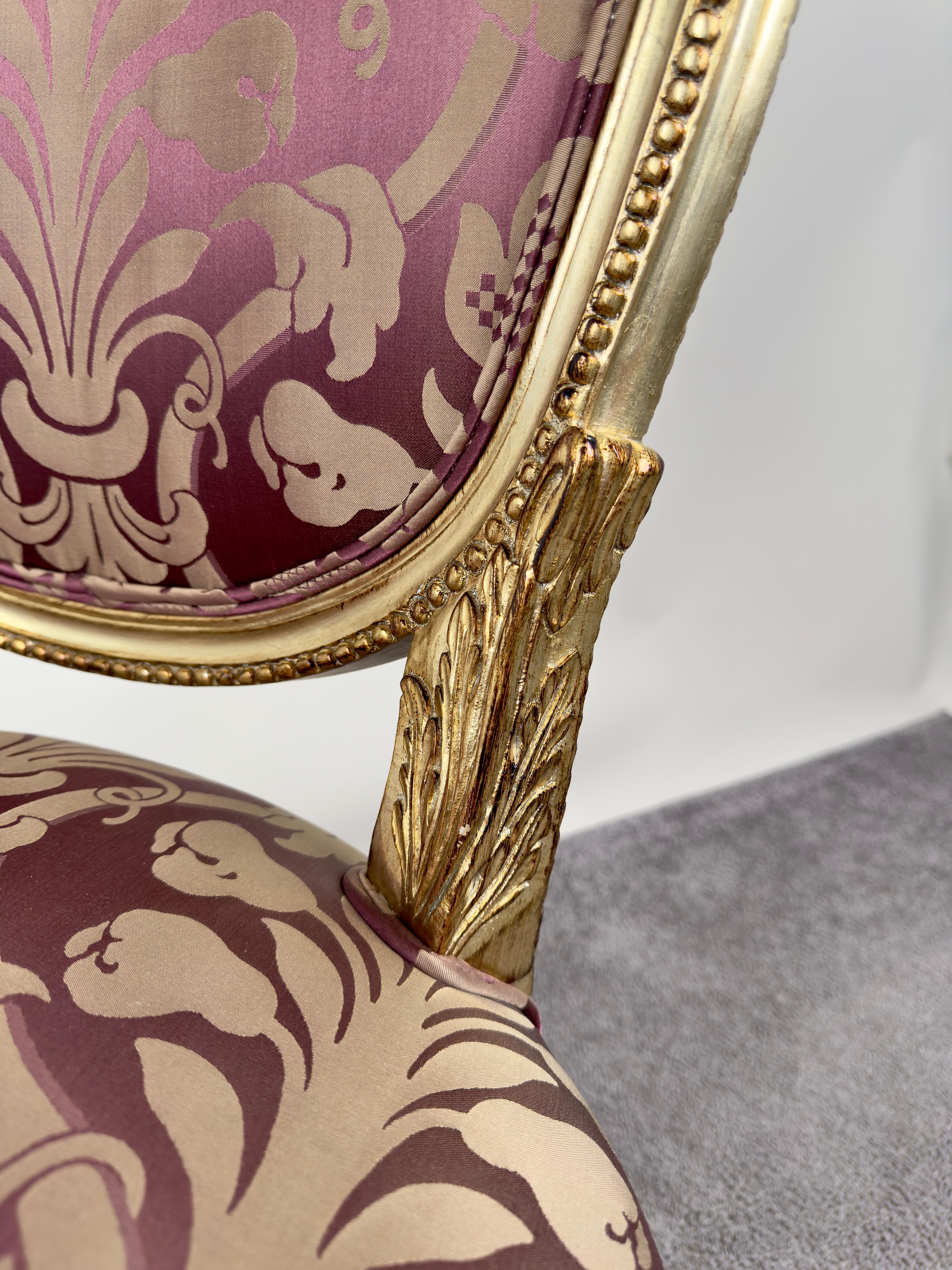 Chaises de salle à manger de style Louis XVI dorées et à motif damas prune 10 pièces 8
