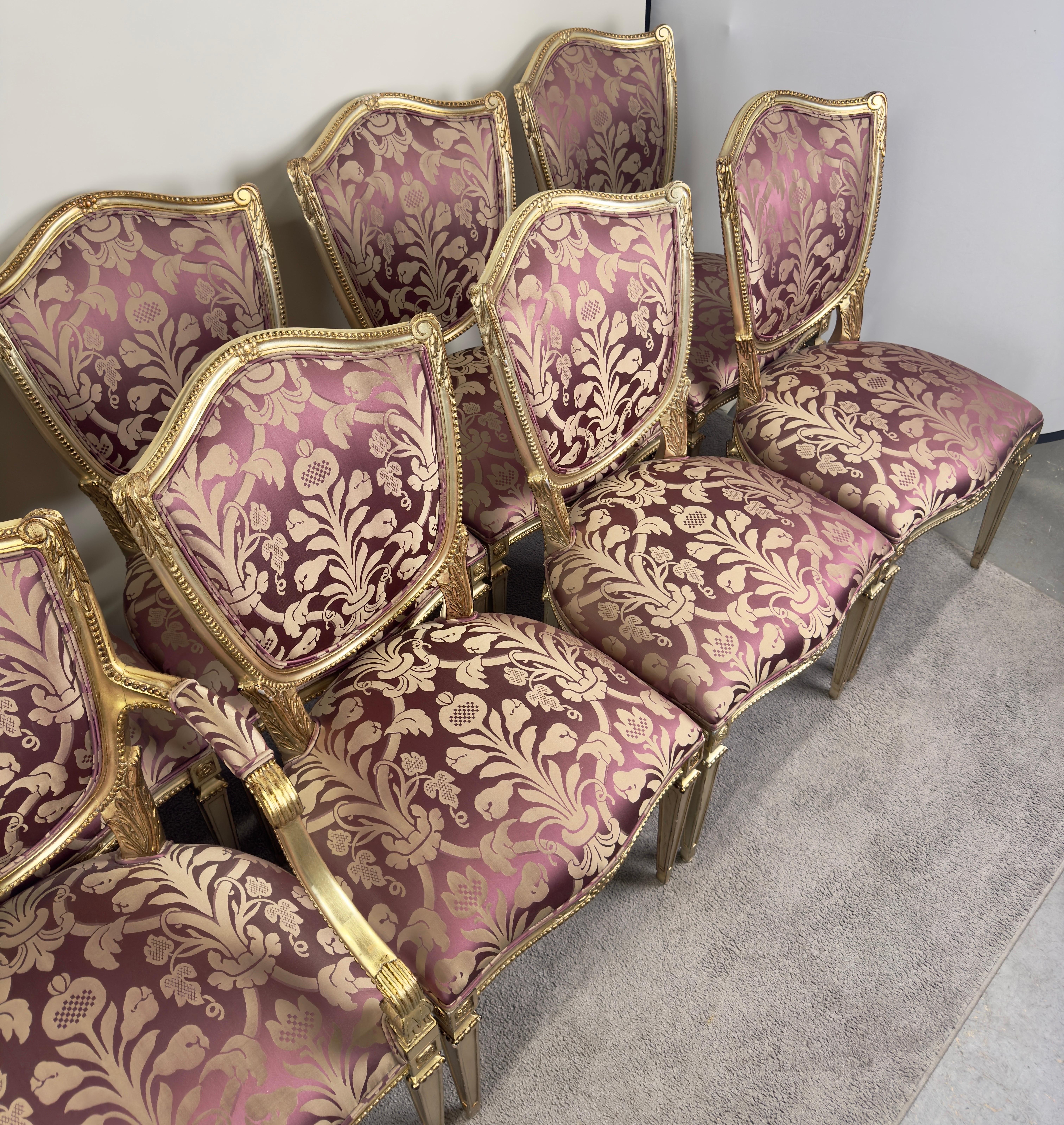 Chaises de salle à manger de style Louis XVI dorées et à motif damas prune 10 pièces 13