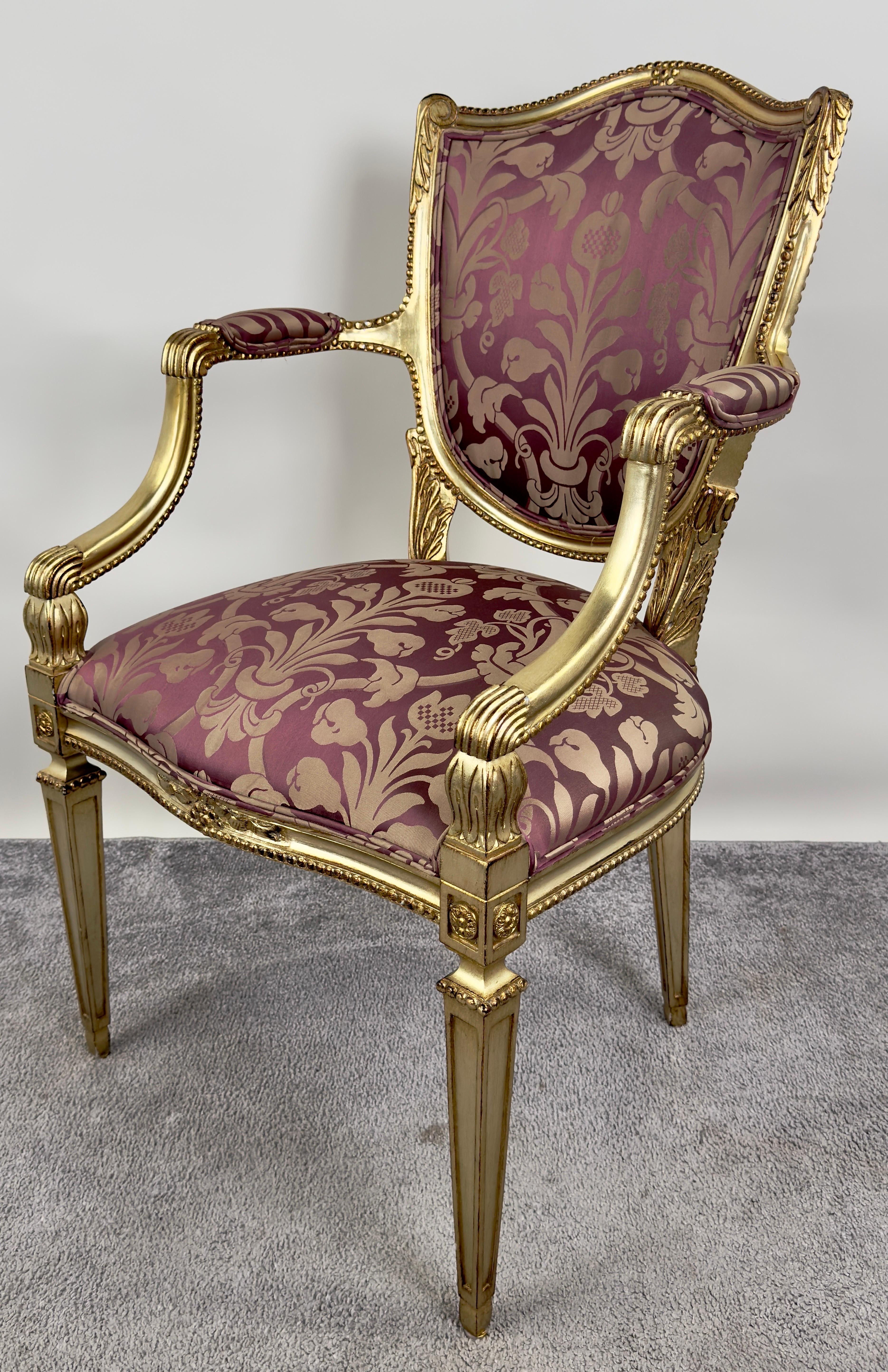 Sculpté à la main Chaises de salle à manger de style Louis XVI dorées et à motif damas prune 10 pièces