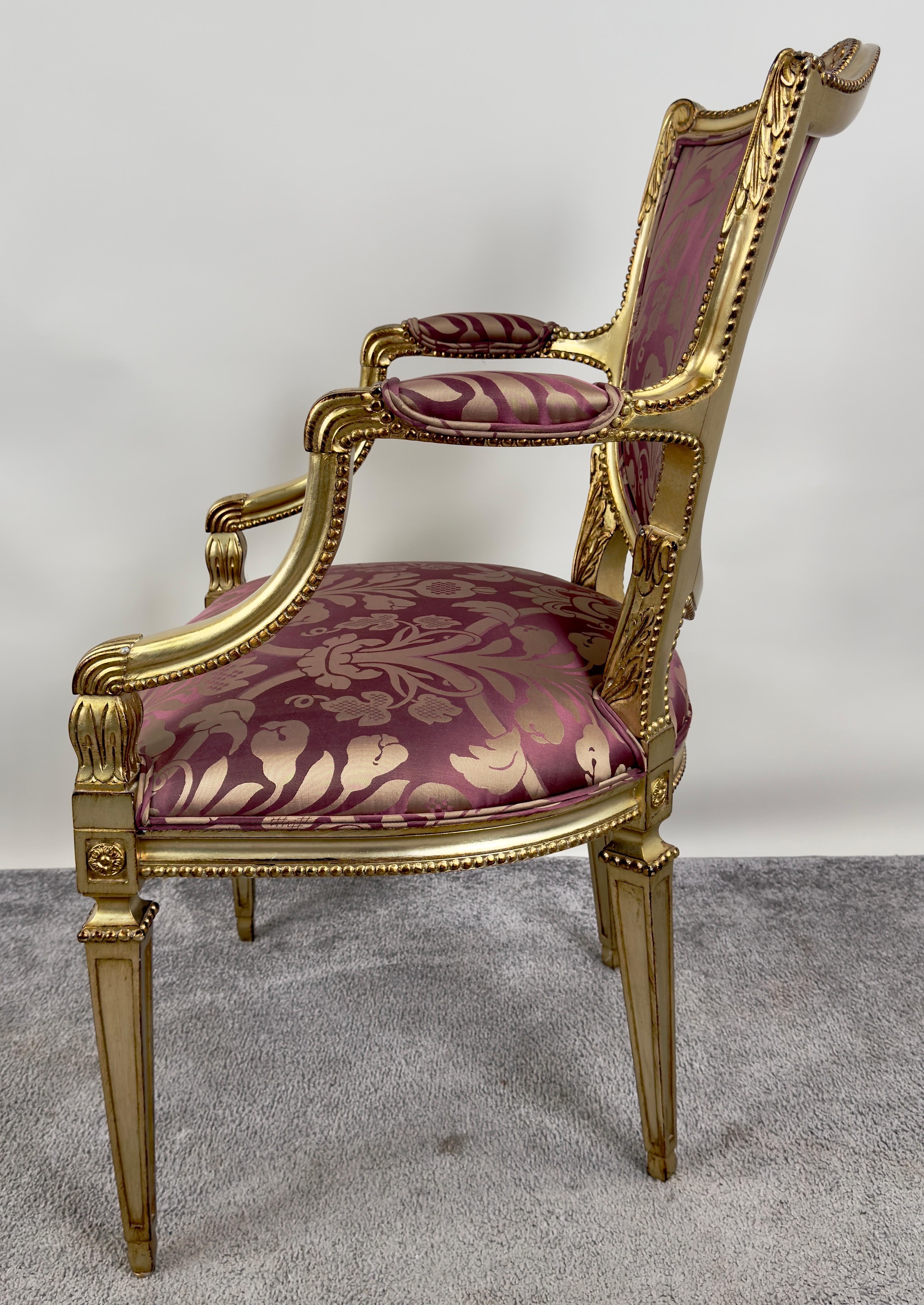 Tissu d'ameublement Chaises de salle à manger de style Louis XVI dorées et à motif damas prune 10 pièces