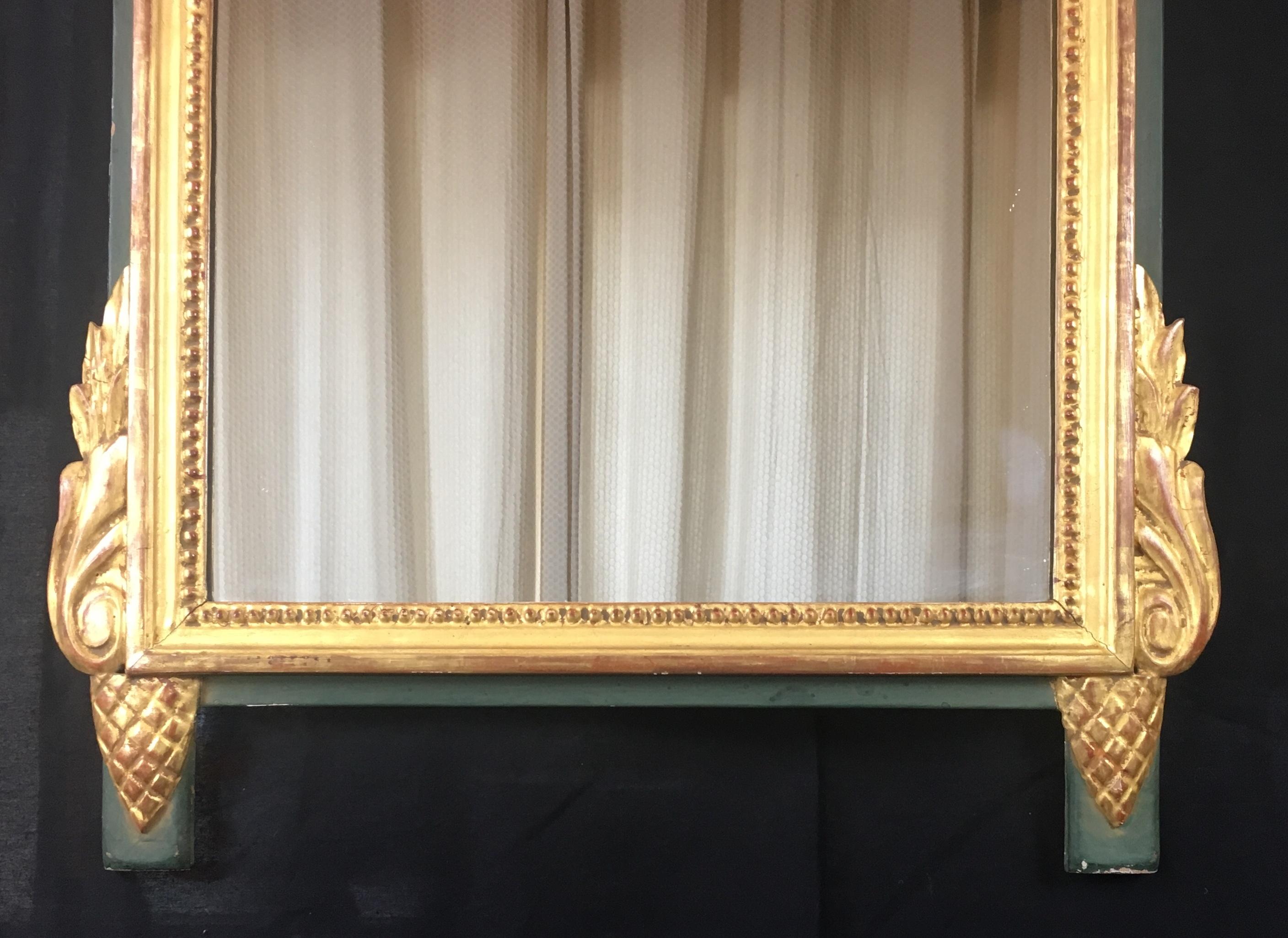 Miroir Mural Doré de Style Louis XVI Français en vente 1