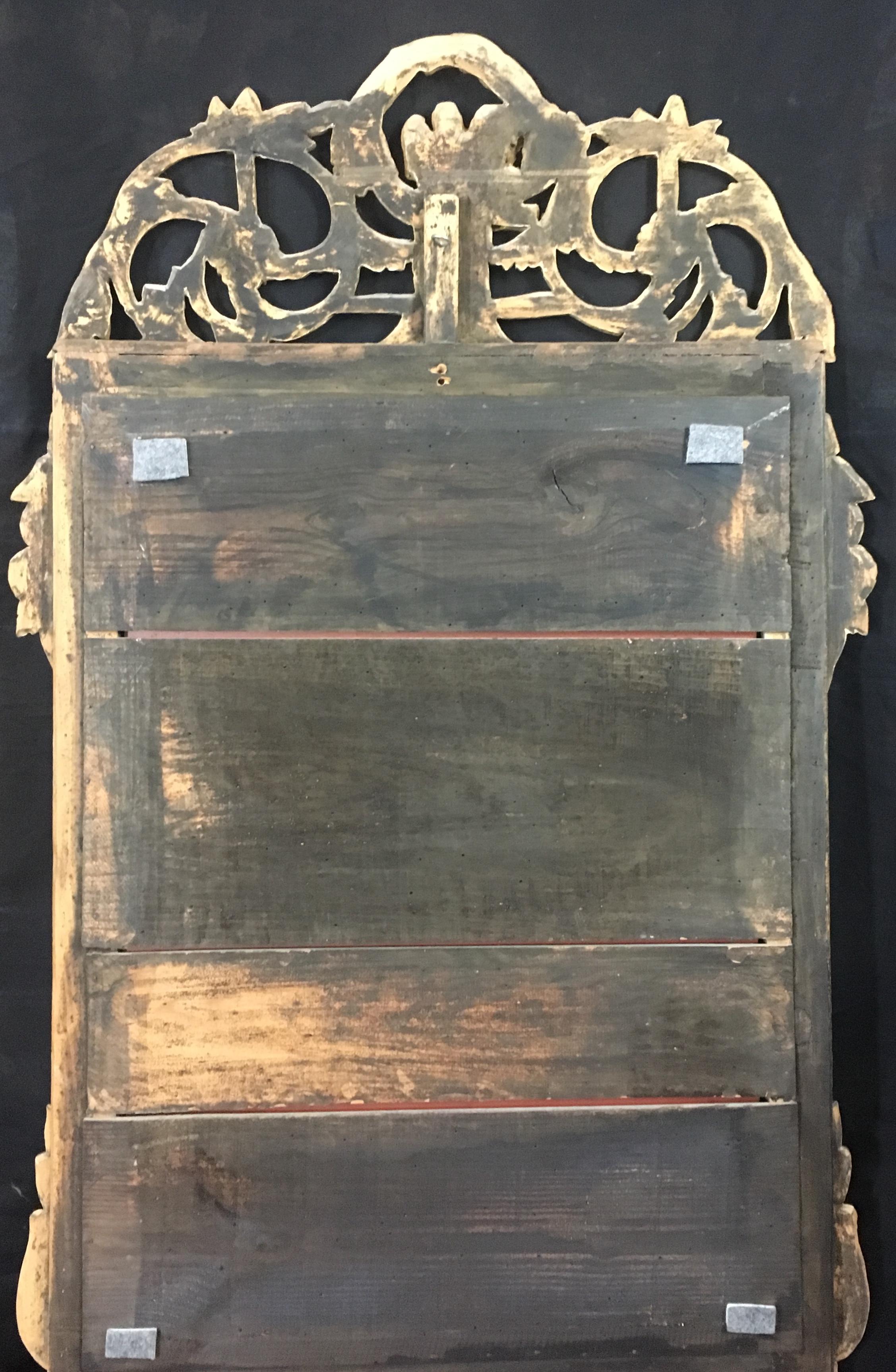French Louis XVI Style Gilt Wall Mirror For Sale 3